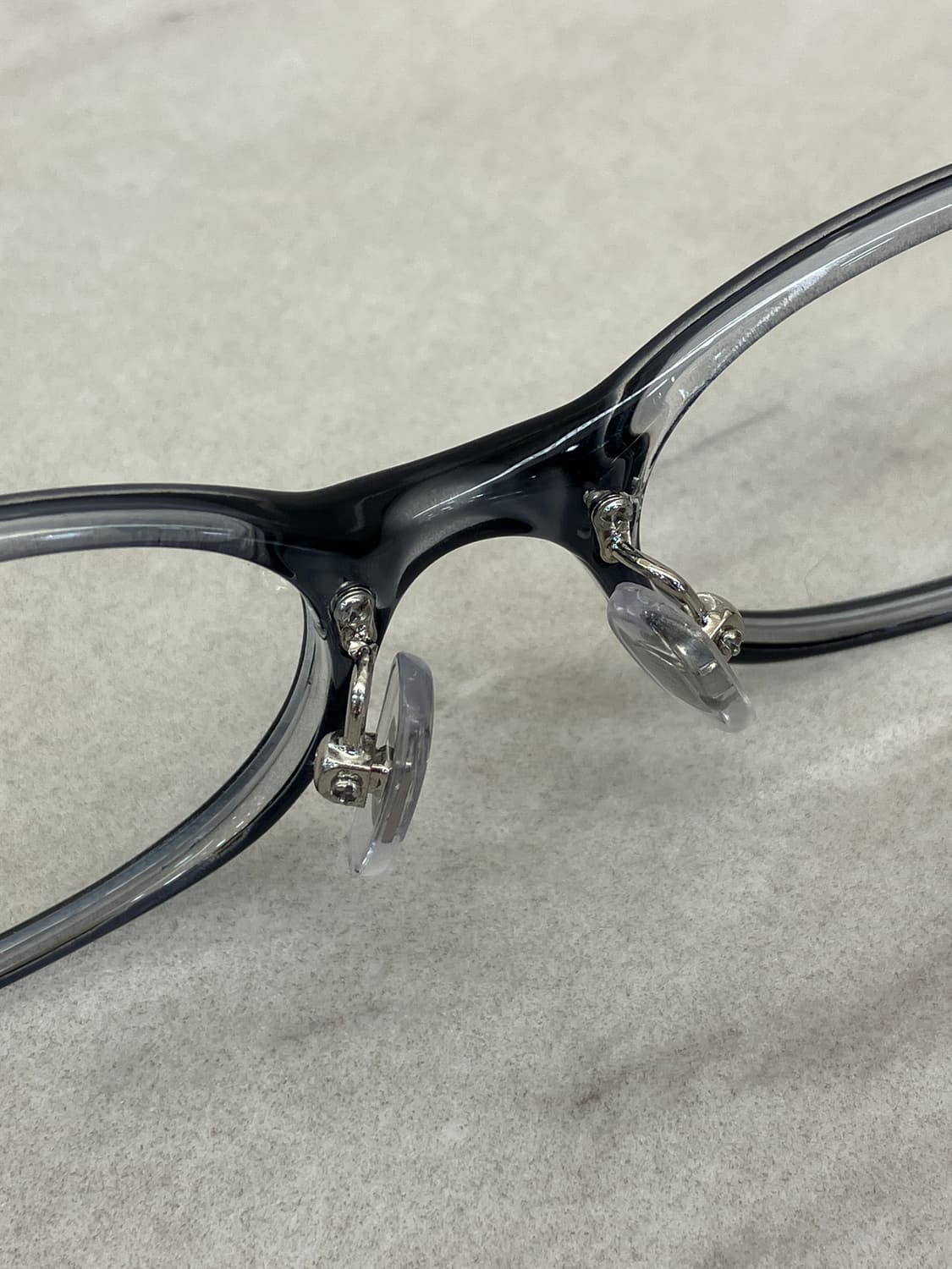 B72 AB2TR 그레이 오벌 슬림 뿔테 안경564 상품이미지4