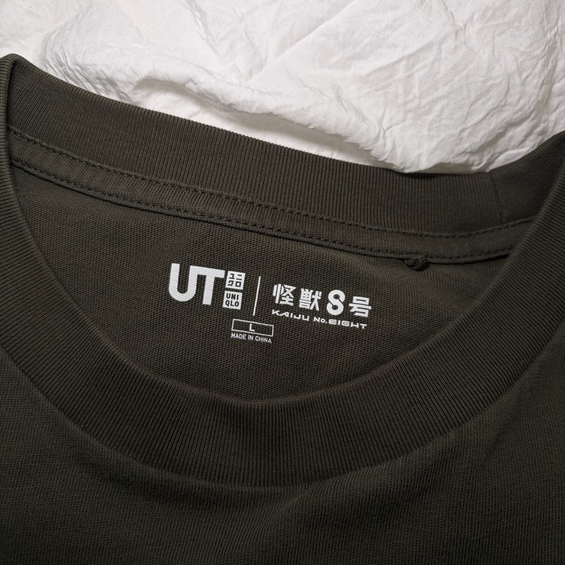 유니클로 UT 괴수8호 반팔티 상품이미지5