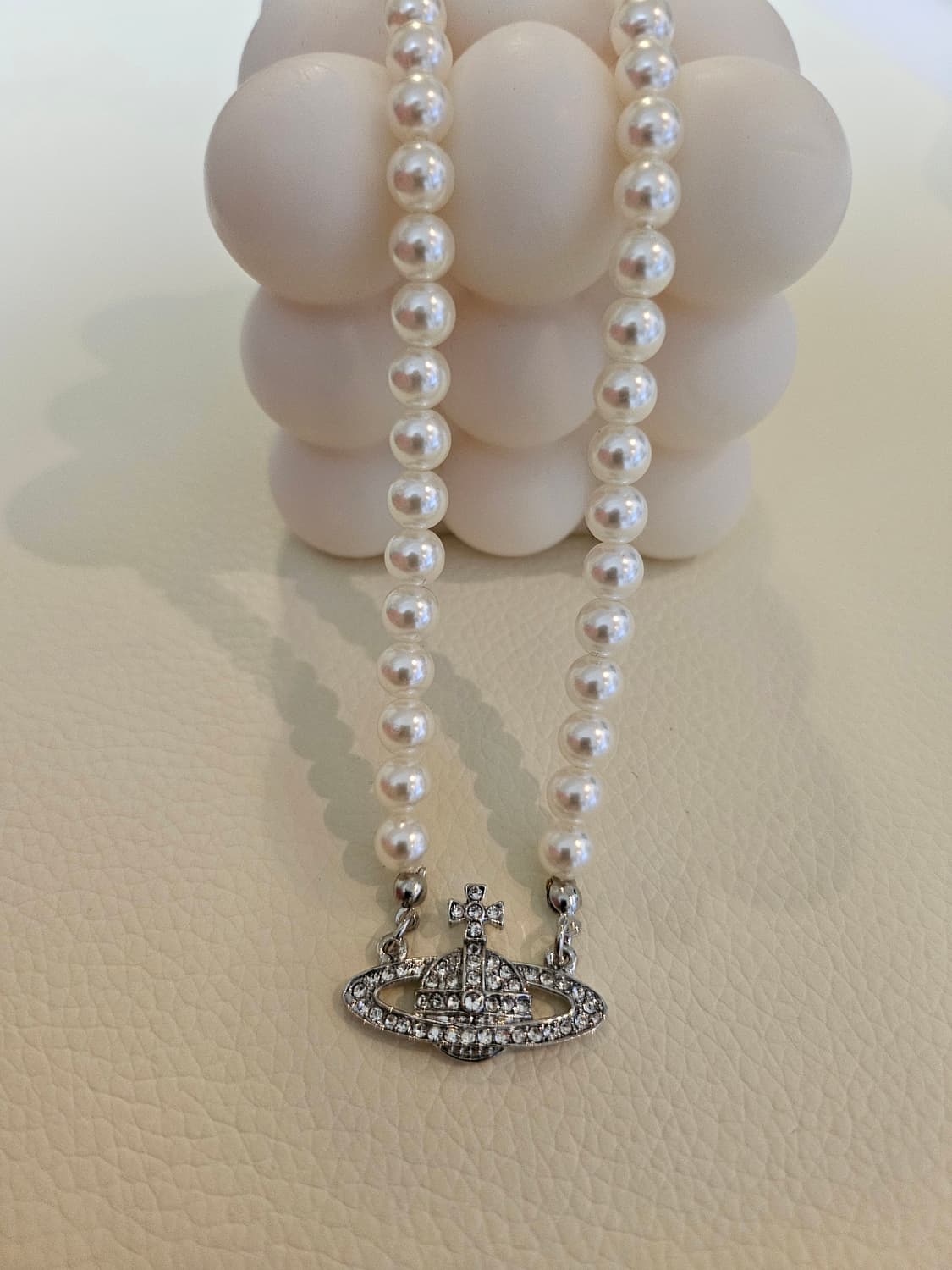 비비안웨스트우드 업사이클링 올큐빅 은장 진주 목걸이 상품이미지2