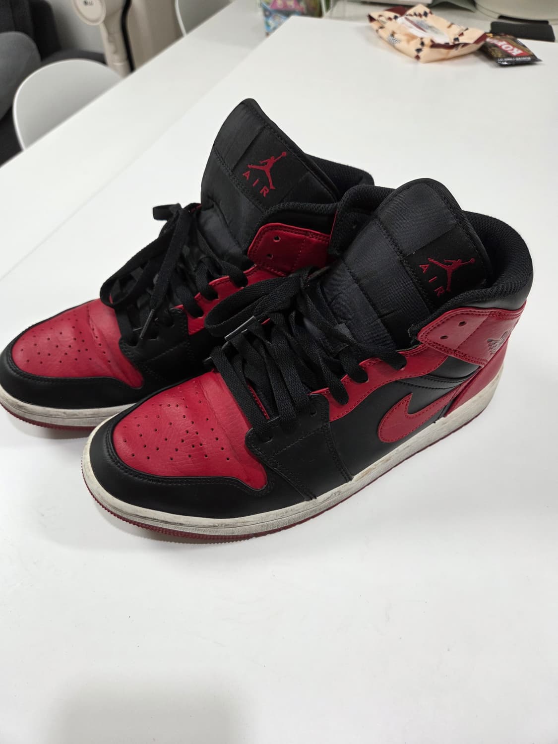 나이키 에어 조던 1 미드 브레드 275 상품이미지1