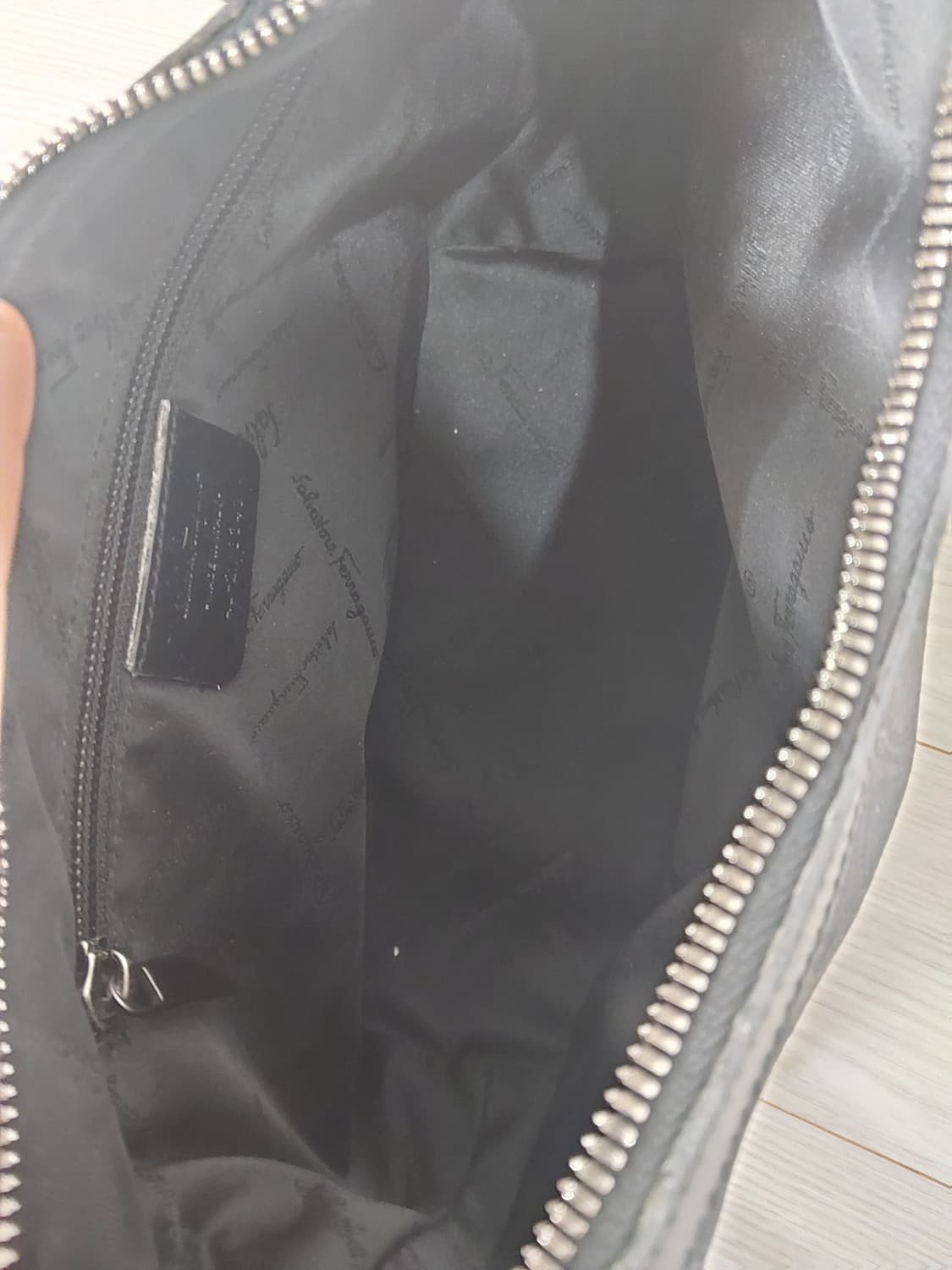 [정품] 페라가모 간치니 패브릭 숄더백 호보백 상품이미지8