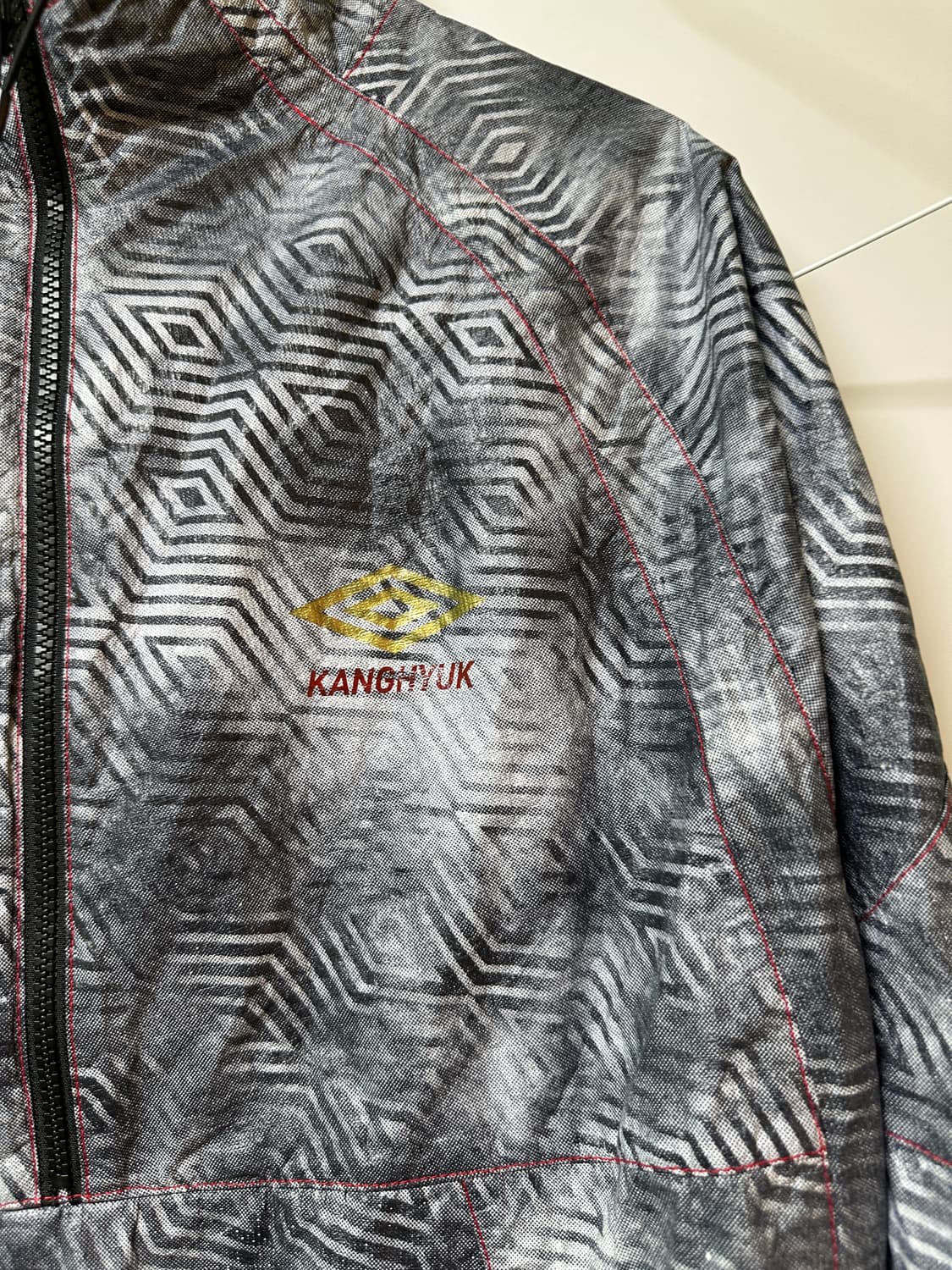 원가 26만원 새상품 엄브로 강혁 콜라보 바람막이 XL 상품이미지3