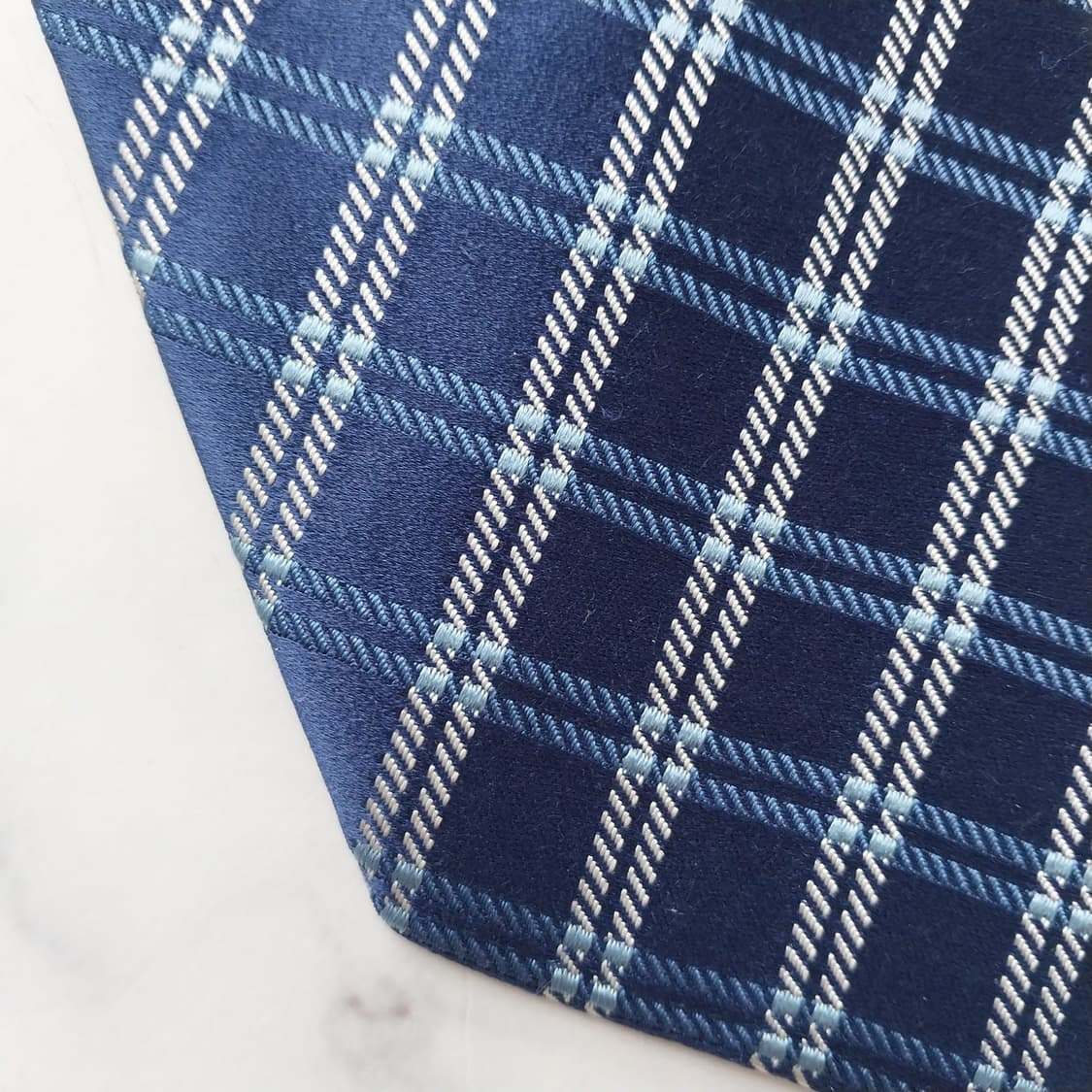 샤르베 실크 네이비 플래드 넥타이 9.2cm A+등급 K1652
 상품이미지8