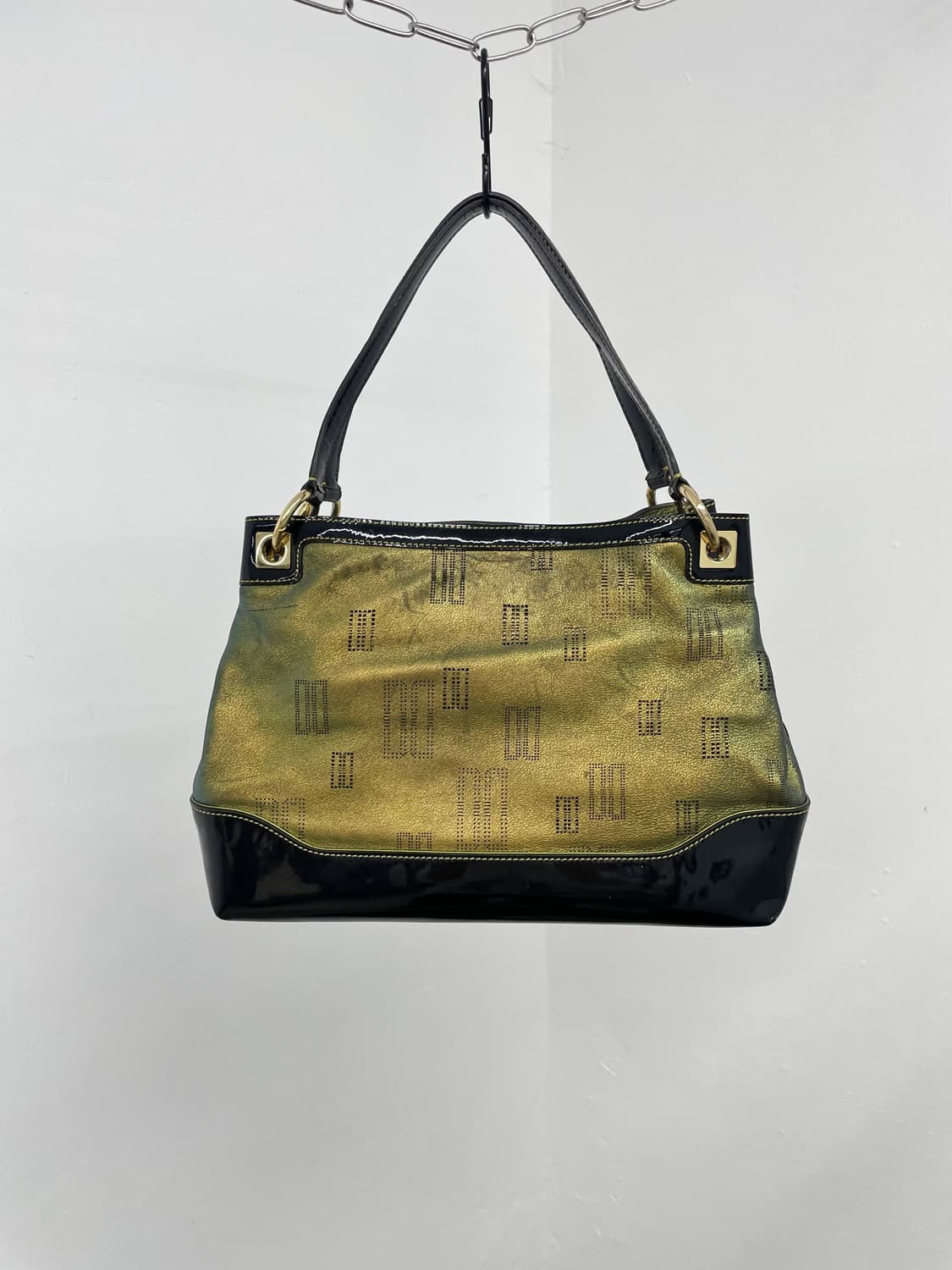 닥스 페어리 로고 참 숄더백 상품이미지10