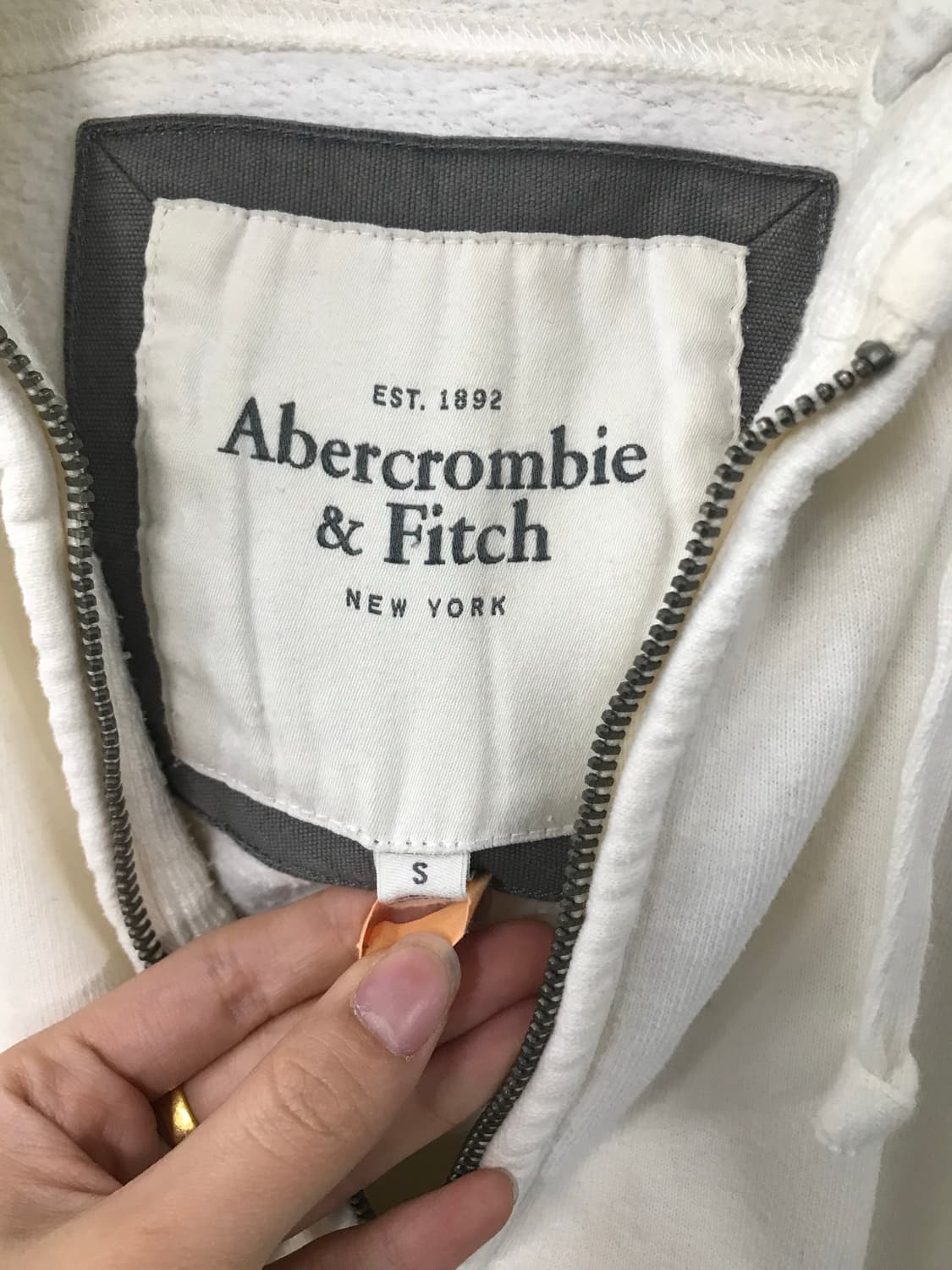 아베크롬비 y2k 와투케 산양로고 아이보리 하프 후드집업 상품이미지6