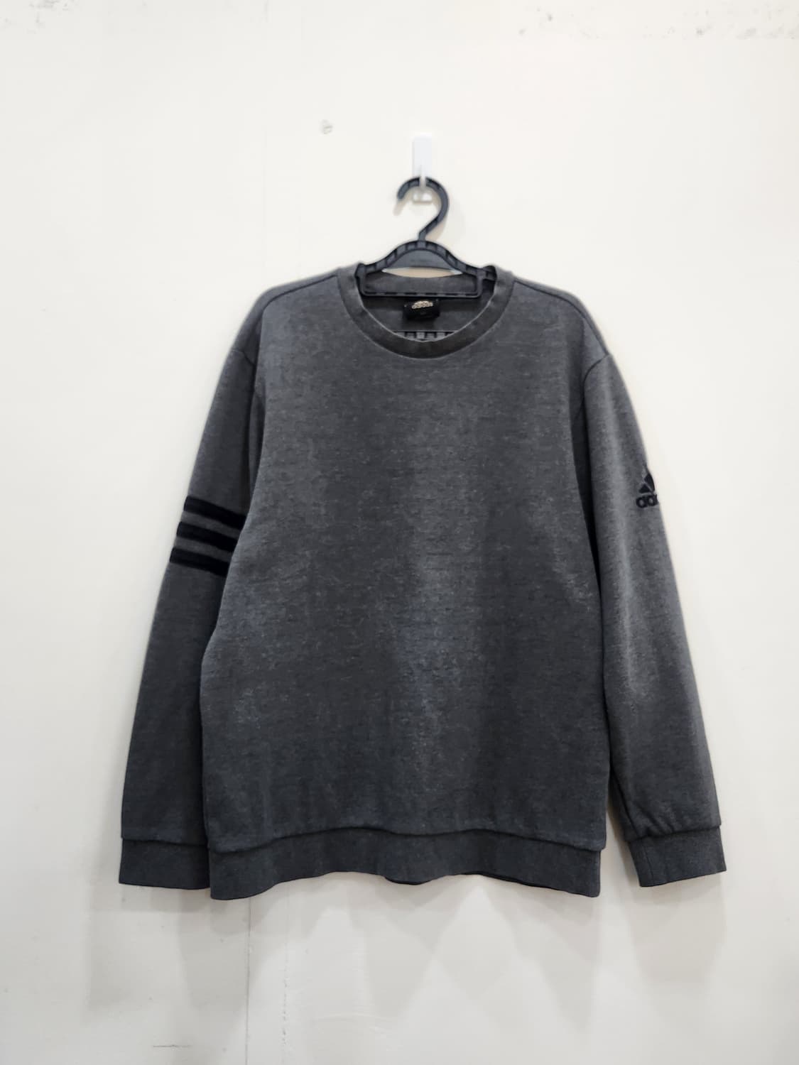 아디다스 삼선 그레이 맨투맨 남성 105 상품이미지1