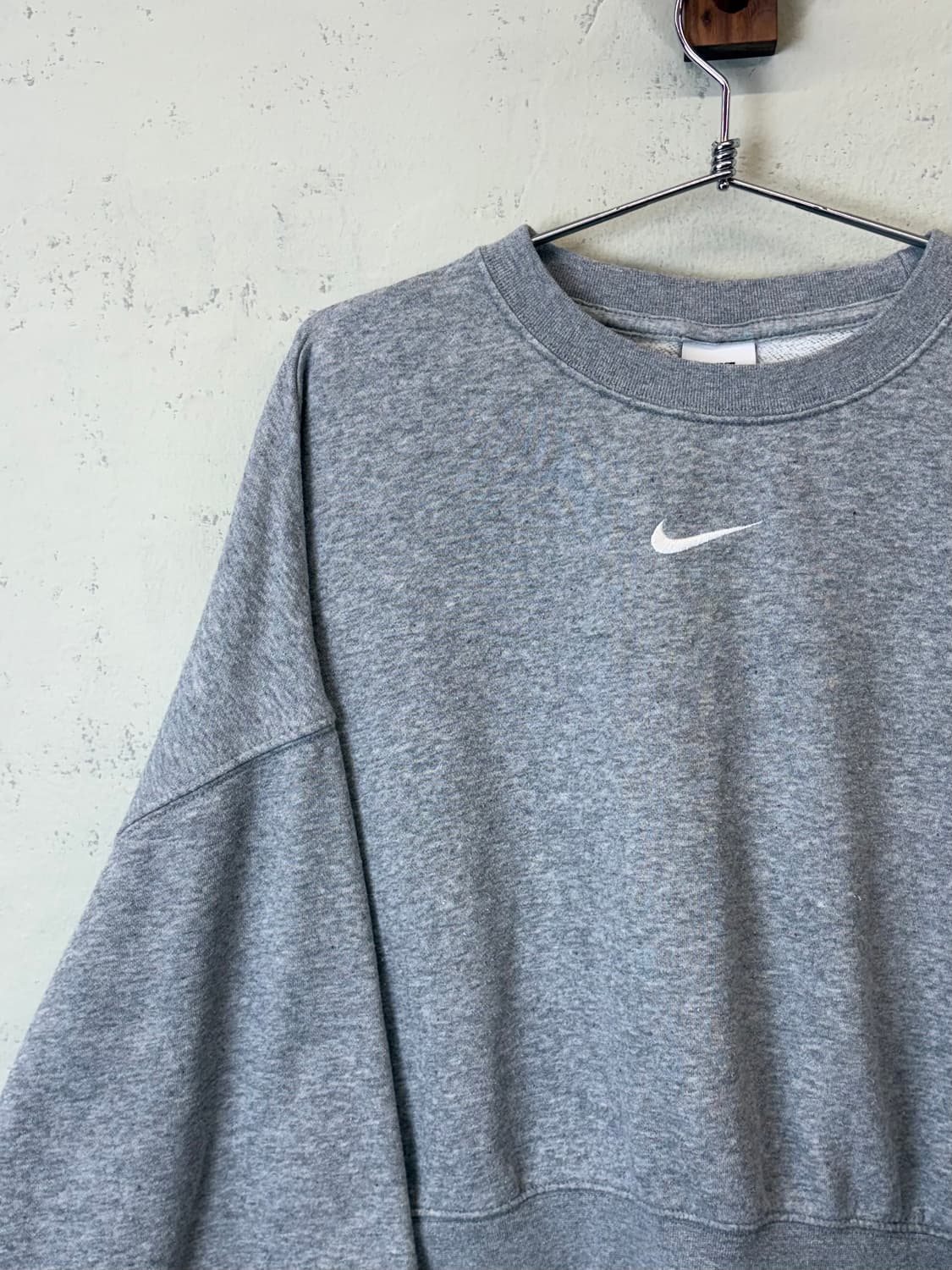 나이키 미드 스우시 크롭 맨투맨 그레이 상품이미지4