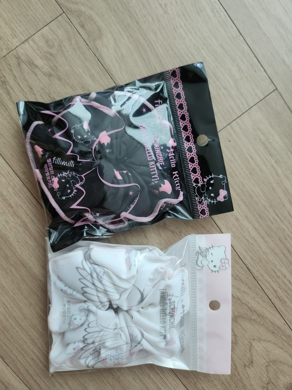 필리밀리 헬로키티 천사 악마 스크런치 상품이미지1