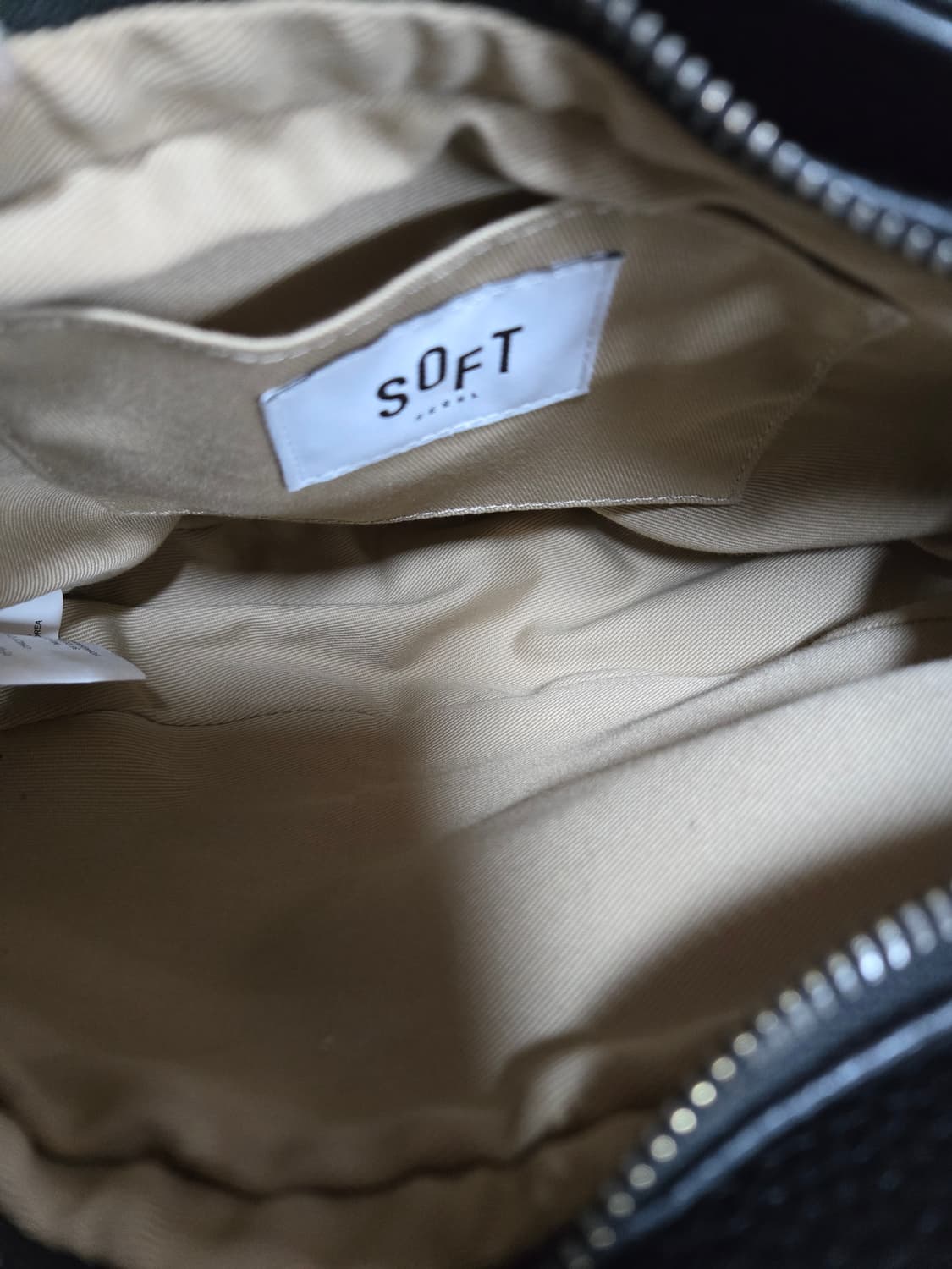 소프트서울 하프문 레더 크로스백 블랙 상품이미지8