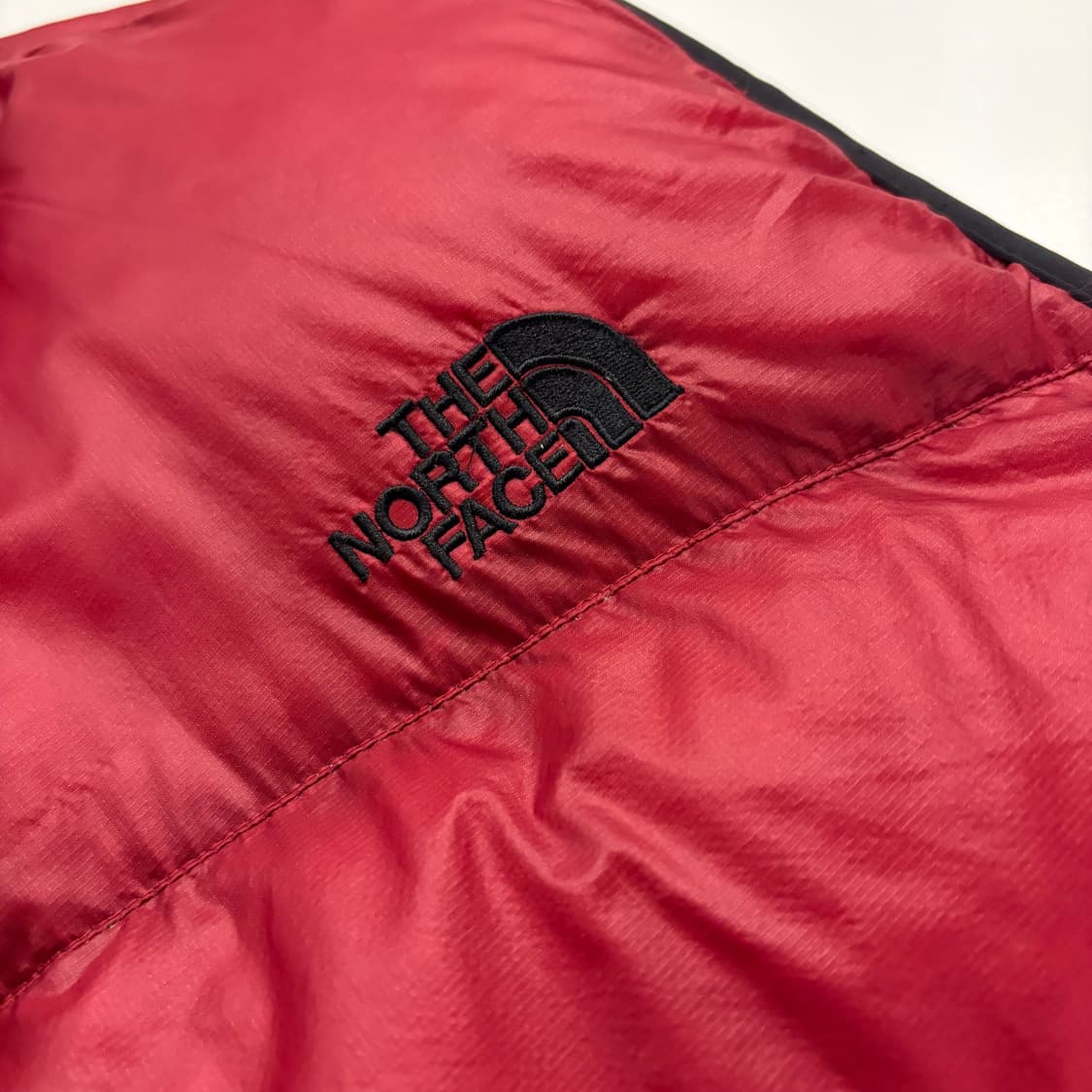 [105] 00s 노스페이스 써밋 패딩 조끼 버건디 레드 B688 상품이미지4