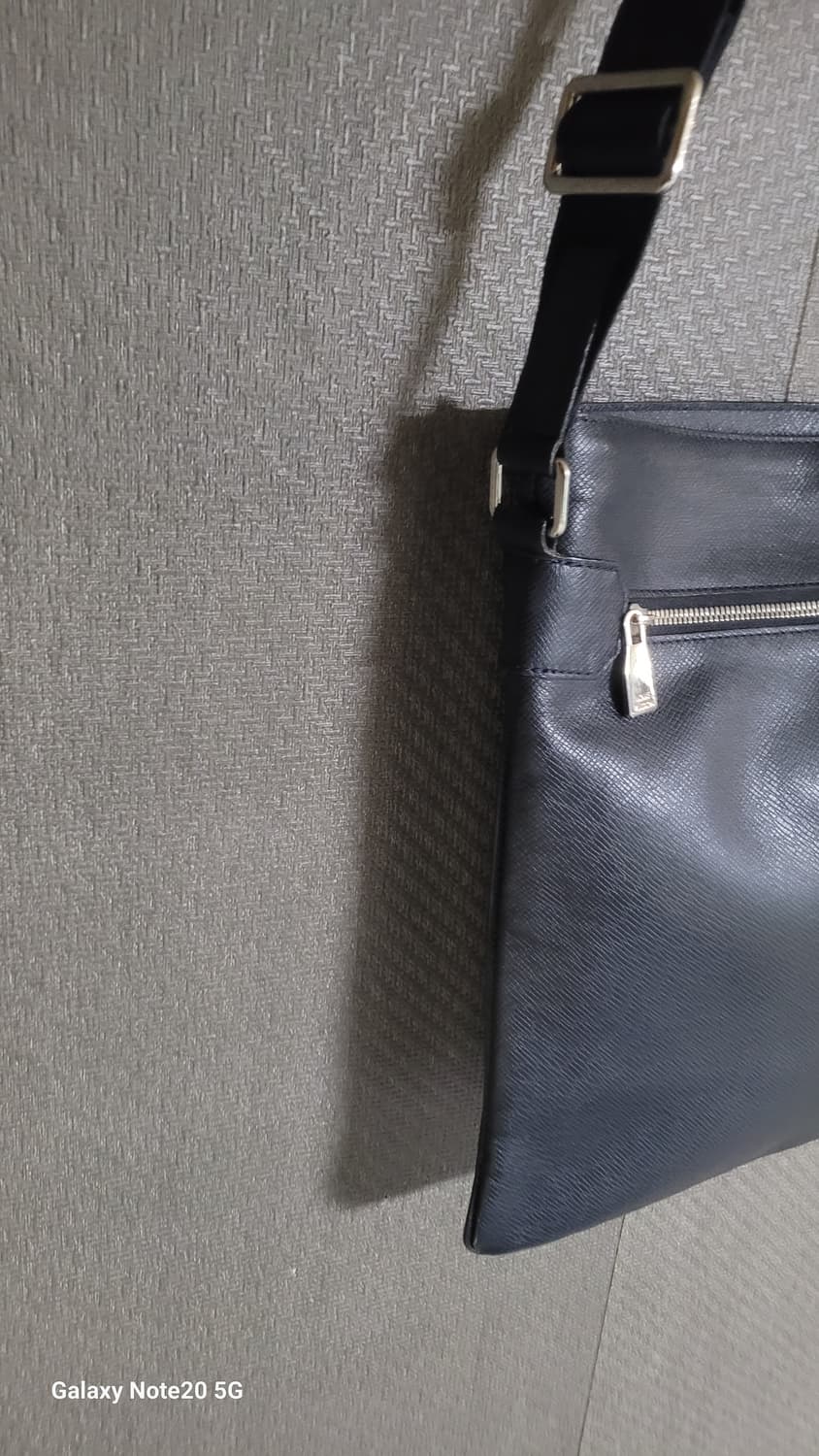 루이비통 타이거 샤샤  크로스백 상품이미지4