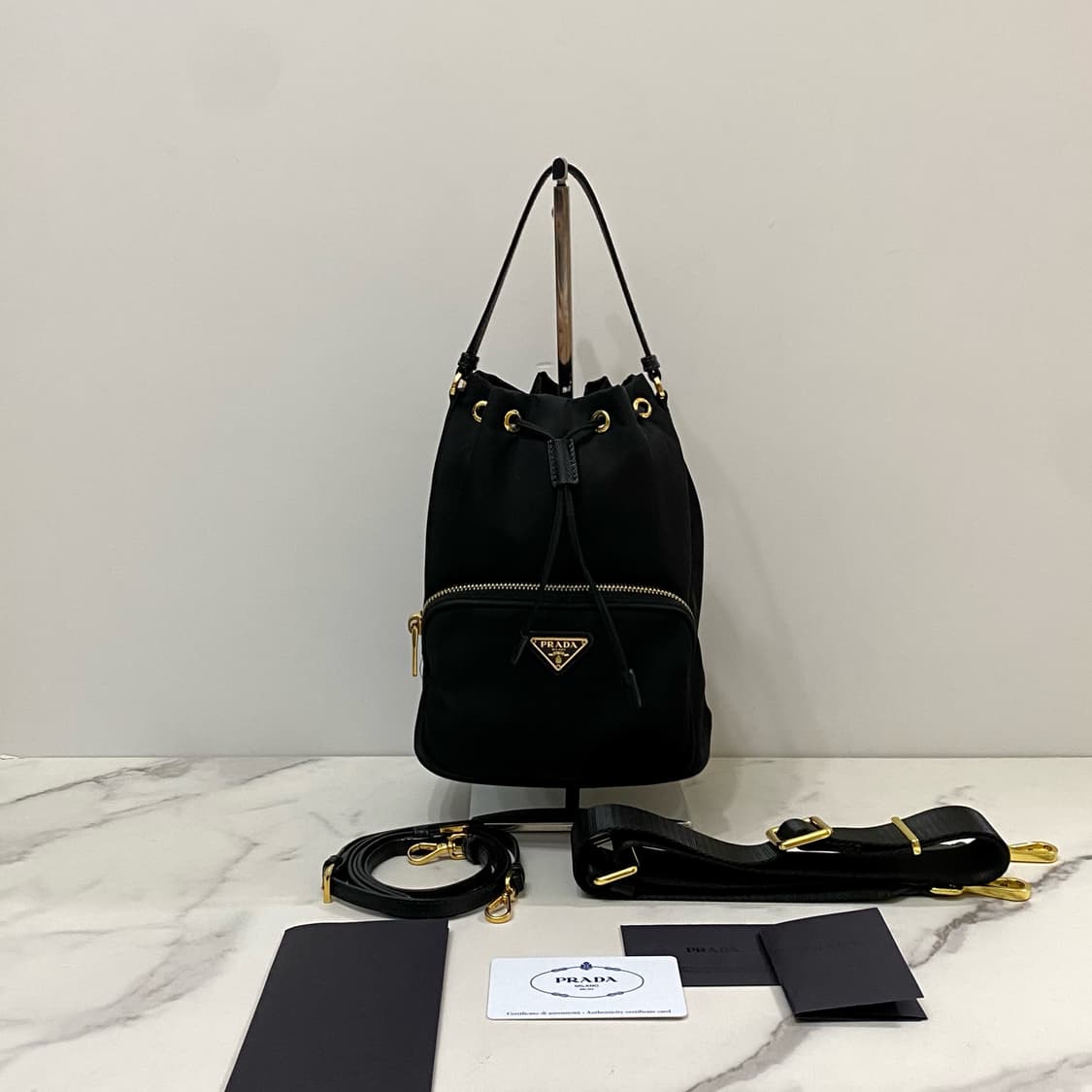 프라다 듀엣 리나일론 삼각로고 버킷백 1BH038 블랙 상품이미지1