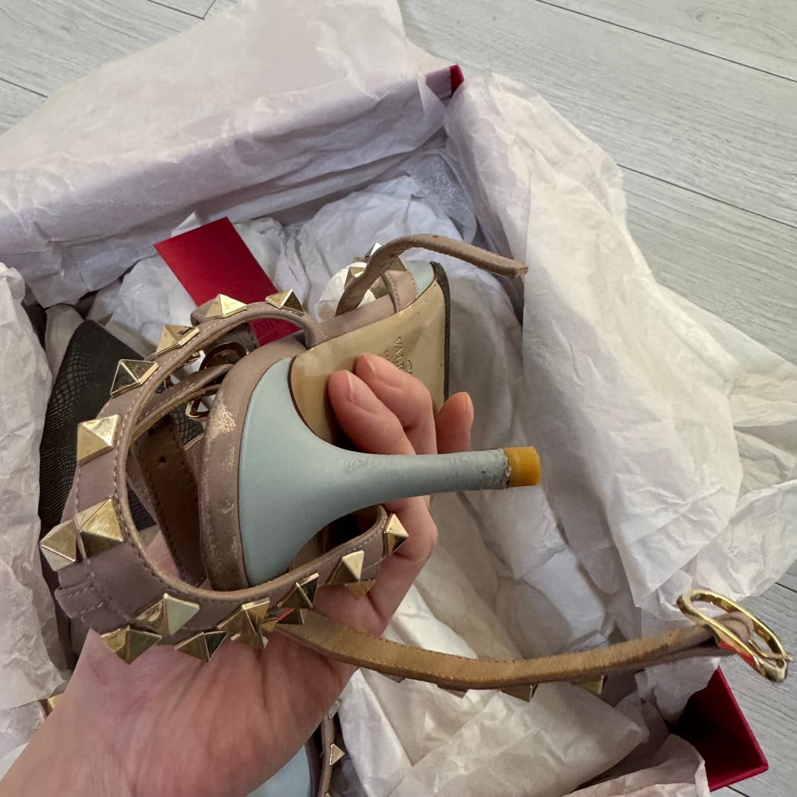 발렌티노 락스터드 힐 상품이미지4