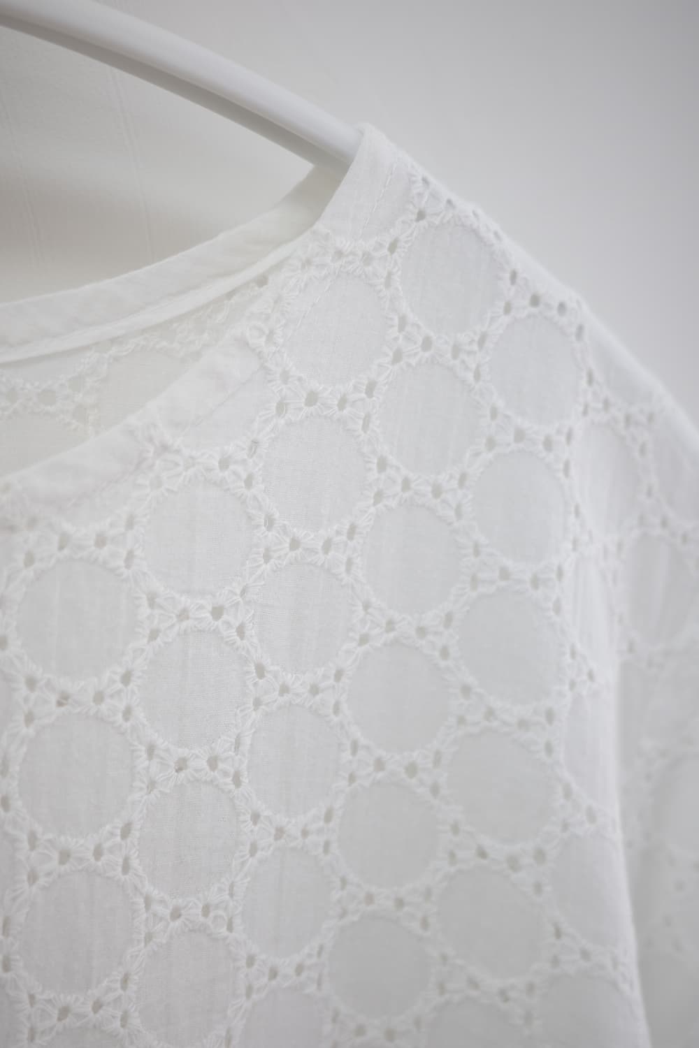 Dot white punching Blouse 상품이미지5