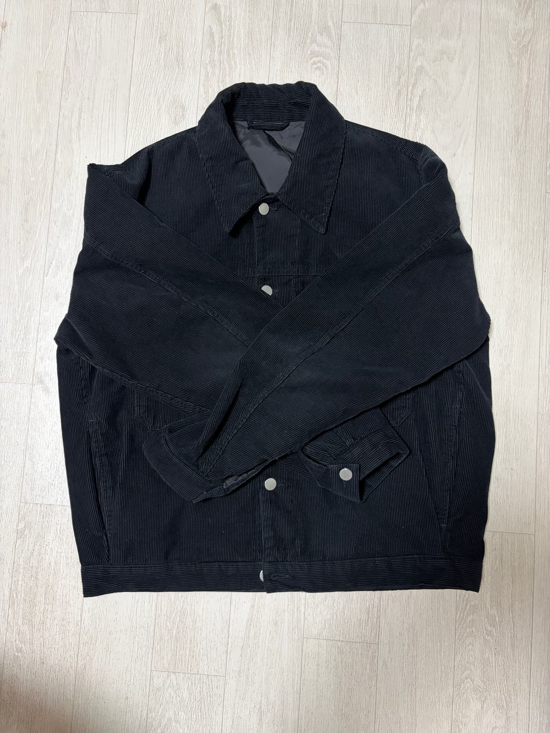 에잇세컨즈 코듀로이 숏 트러커 블랙 상품이미지2