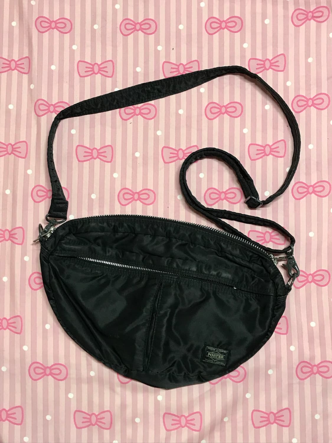 요시다포터 탱크 하프문 블랙 크로스백 상품이미지1