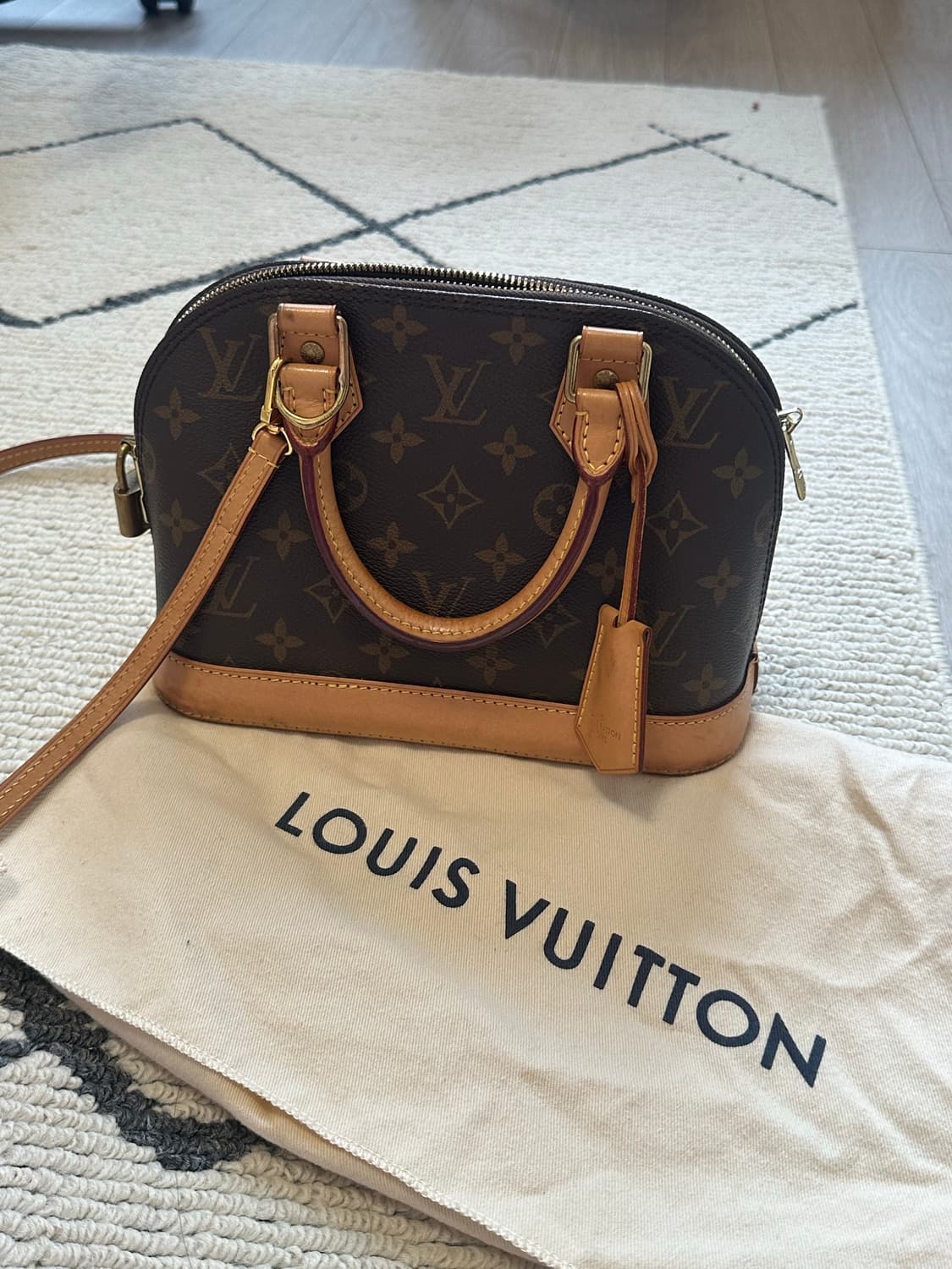 루이비통 알마 BB 모노그램 판매합니다 (21년 구매 / 정품 / 풀박스 상품이미지1