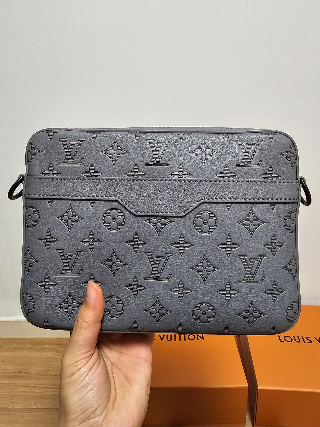루이비통 올레더 트리오 메신저 크로스백 신형 그레이 25년8월 상품이미지5