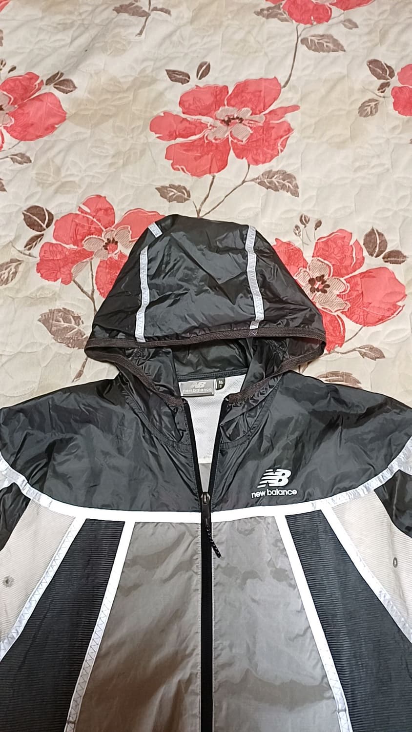 뉴발란스 매우얇은 런닝바람막이 85 여성55 가슴47 기장63 상품이미지3