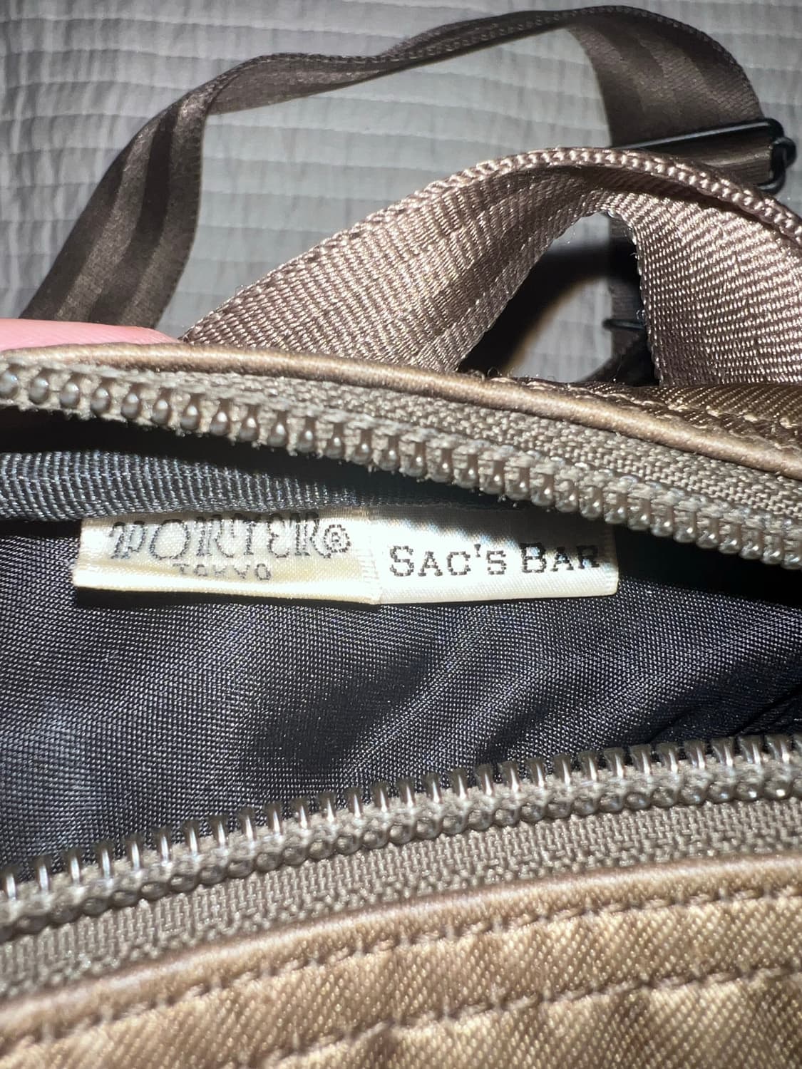 포터 x Sac’s bar 브라운 슬링백 상품이미지3