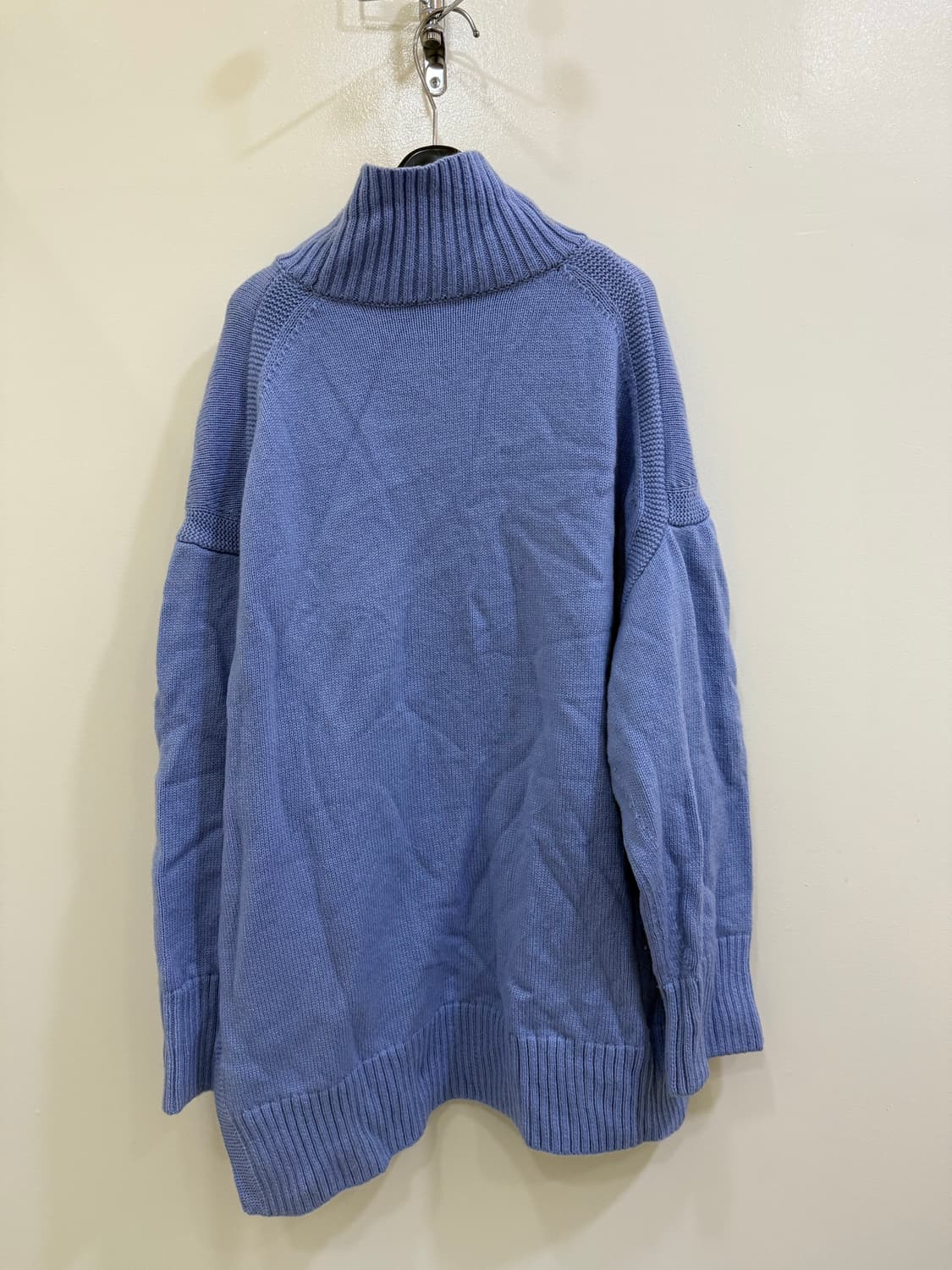 코스 옆절개 터틀넥 스웨터 정품 상품이미지4