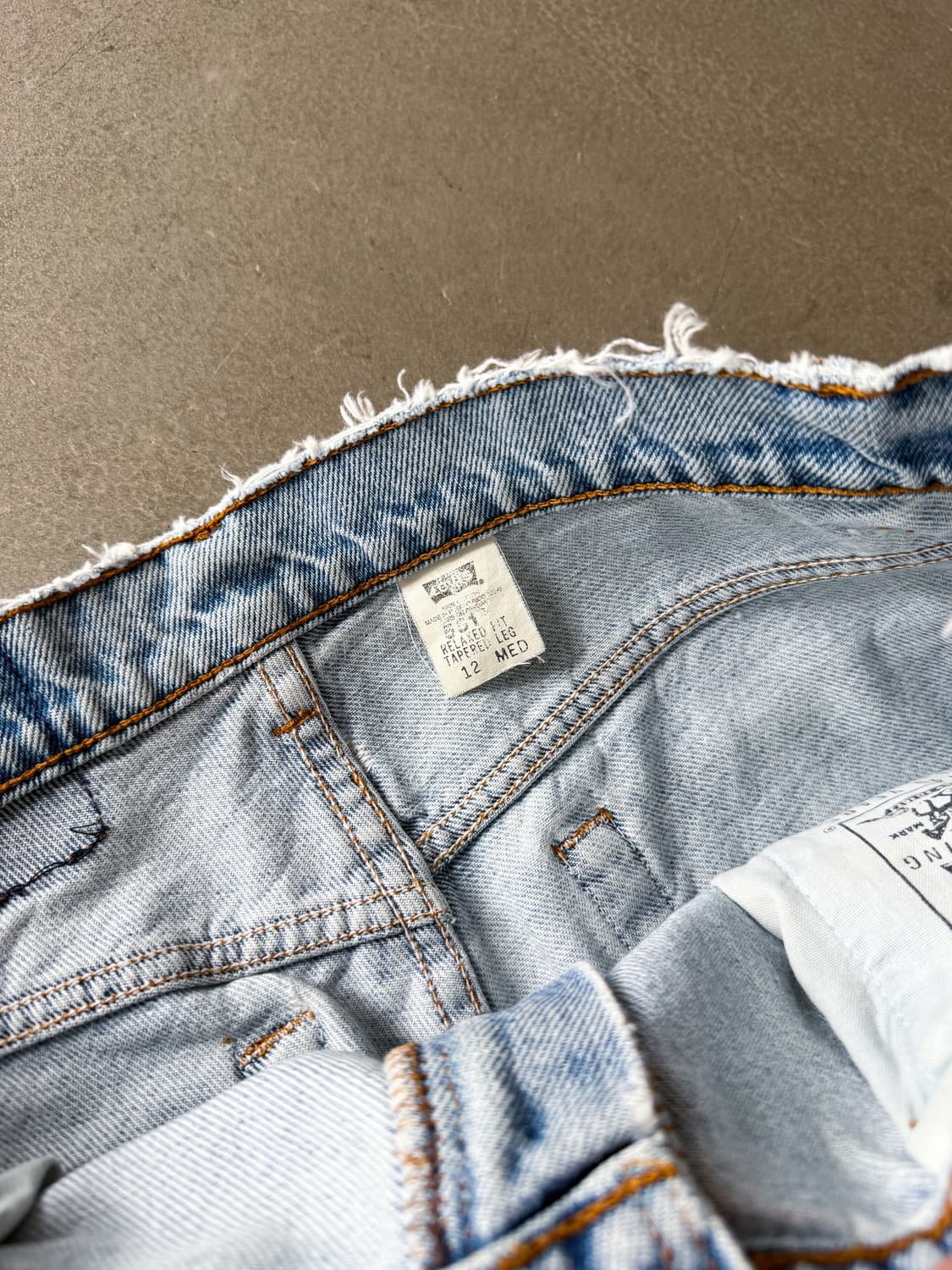 90s Vintage Levi’s 551 Distressed Shorts 상품이미지6