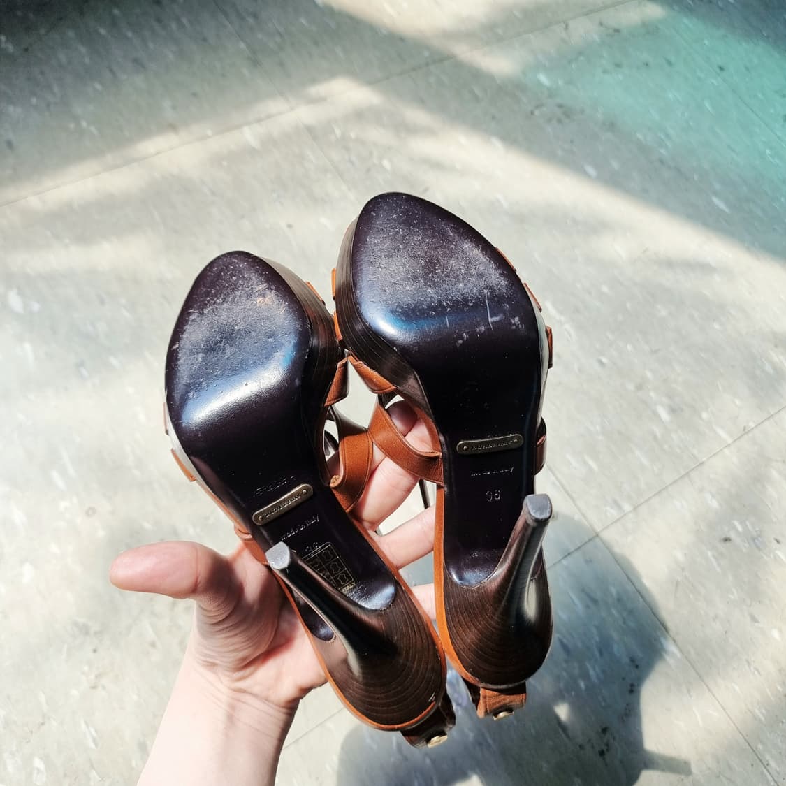 버버리 가죽 샌들 오픈토힐 스트랩힐 구두 슈즈 신발 (230/표기36) 상품이미지8