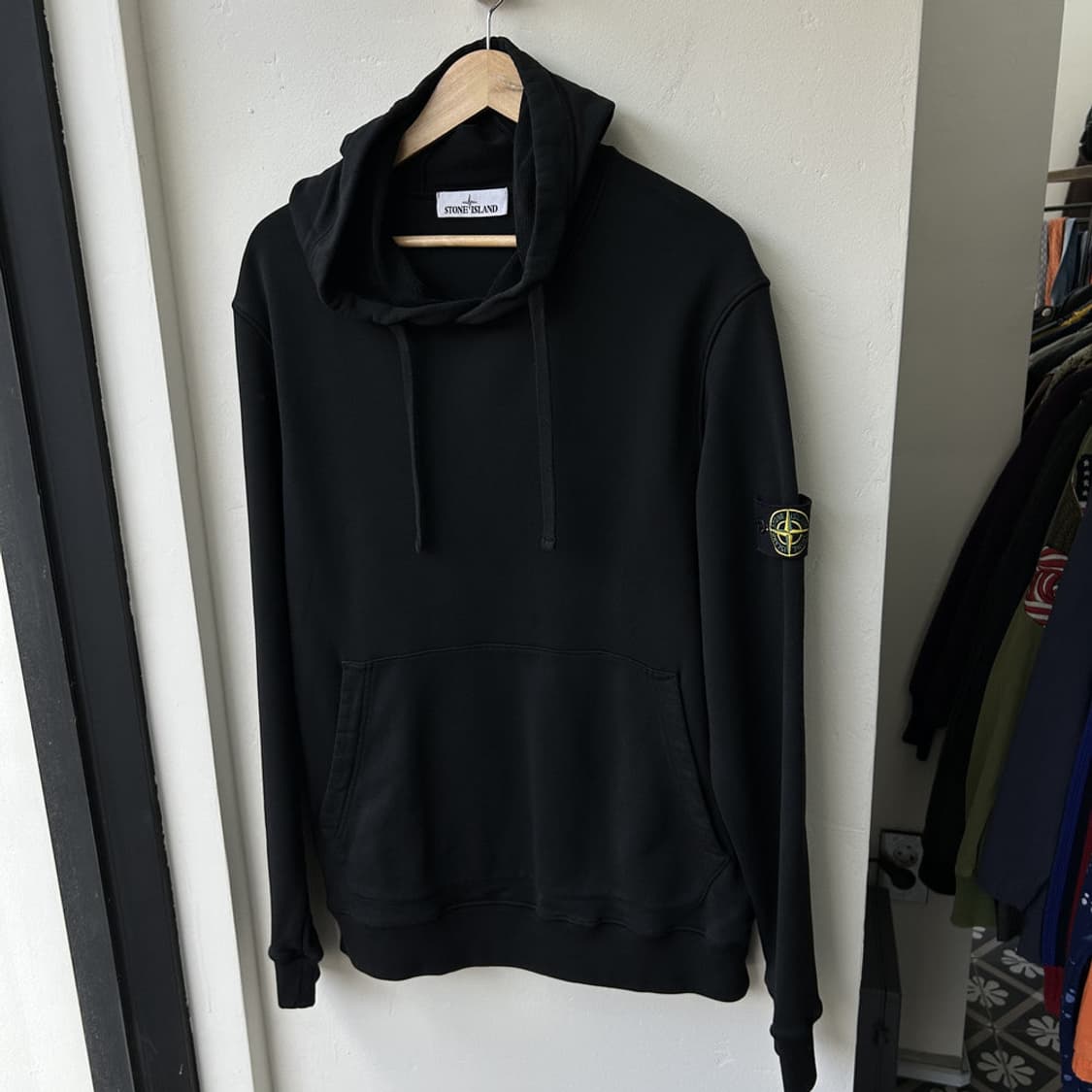 16734 - 23S/S 스톤아일랜드 와펜 후드티 상품이미지2