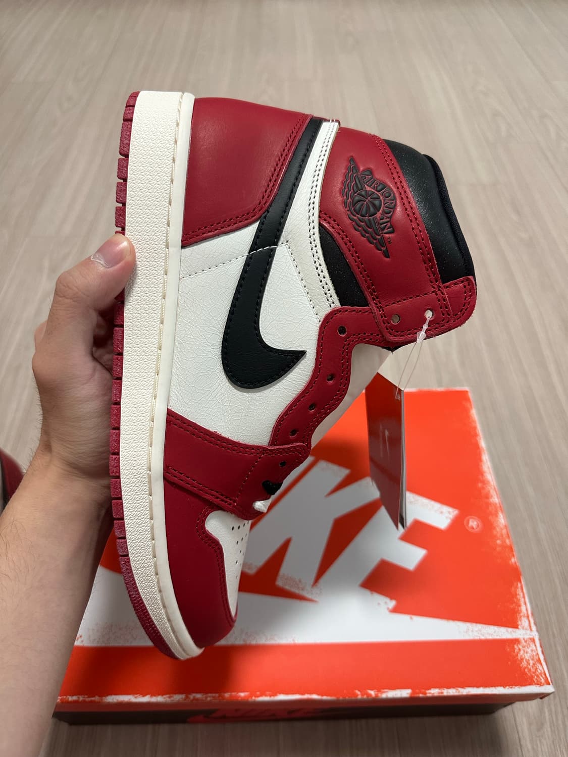[275] 조던 1 레트로 하이 OG 시카고 2022 상품이미지5
