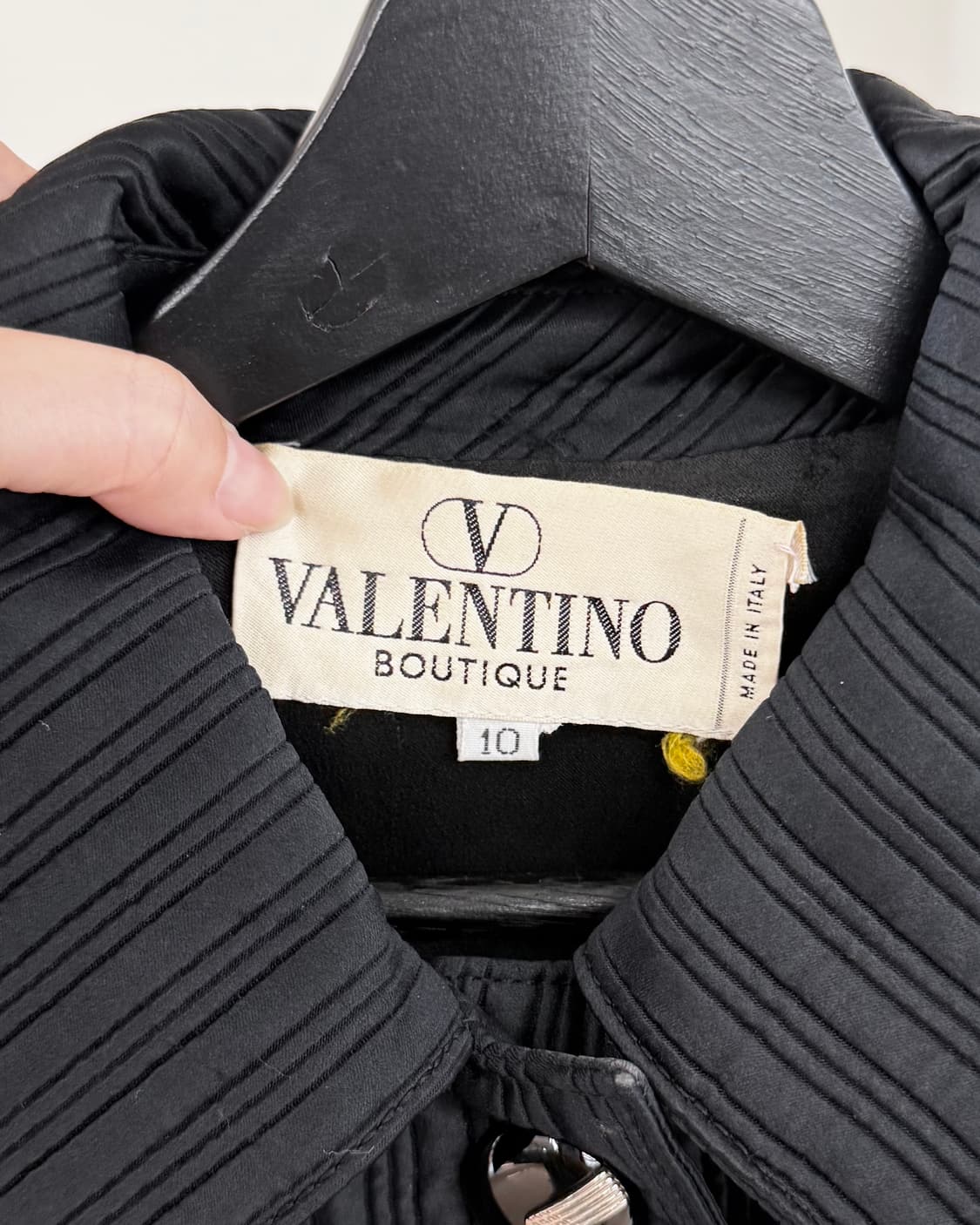  발렌티노 블랙 플리티드 자켓 상품이미지7