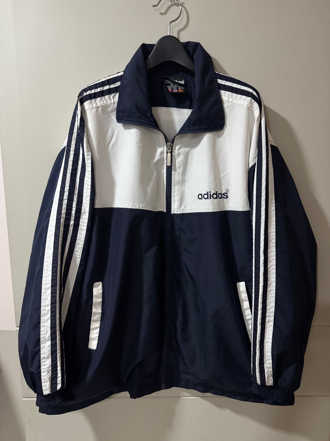 아디다스 올드스쿨 흰/검 범고래 빅로고 바람막이   상품이미지1