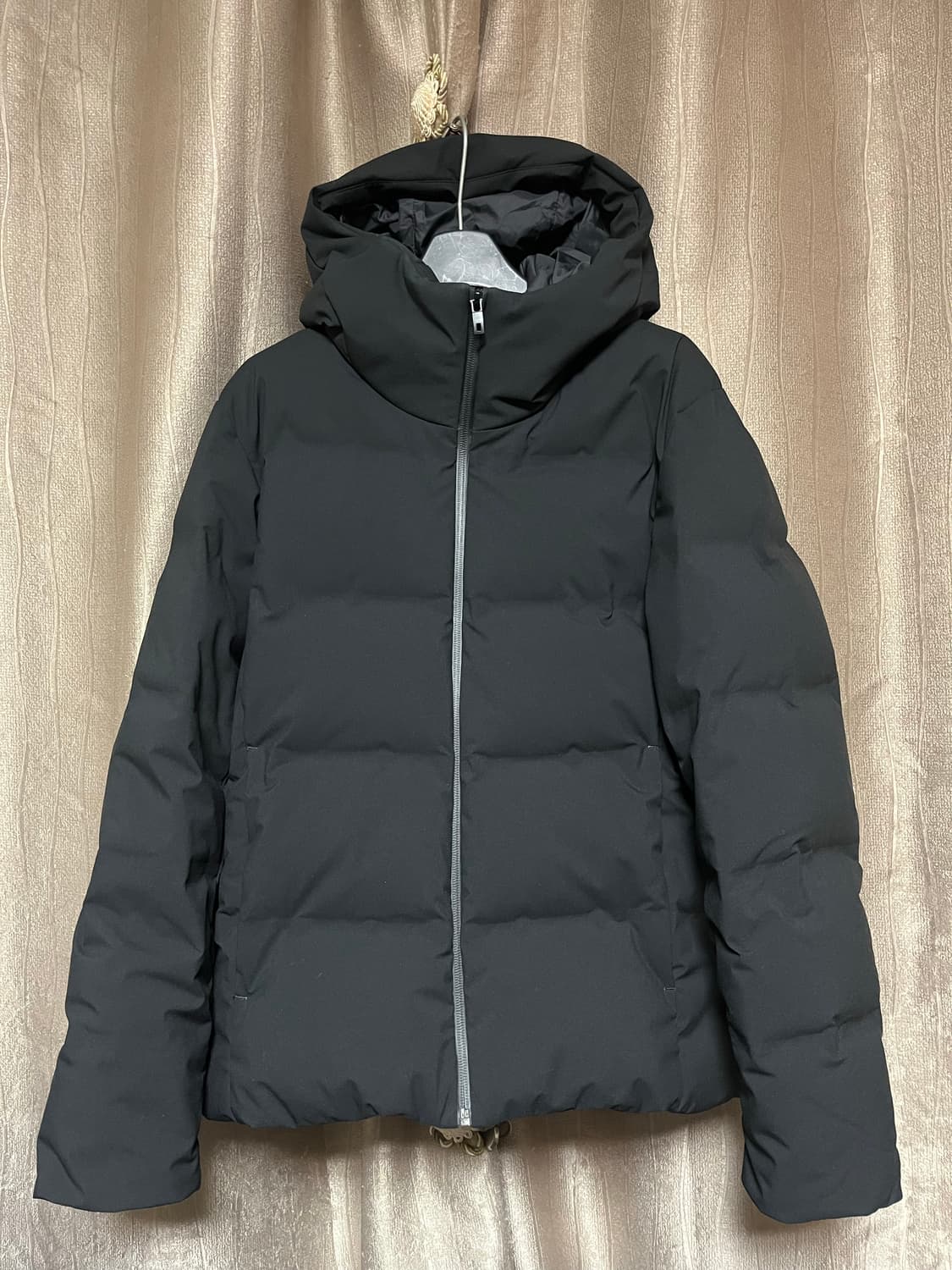 유니클로 심리스 다운 파카 상품이미지1