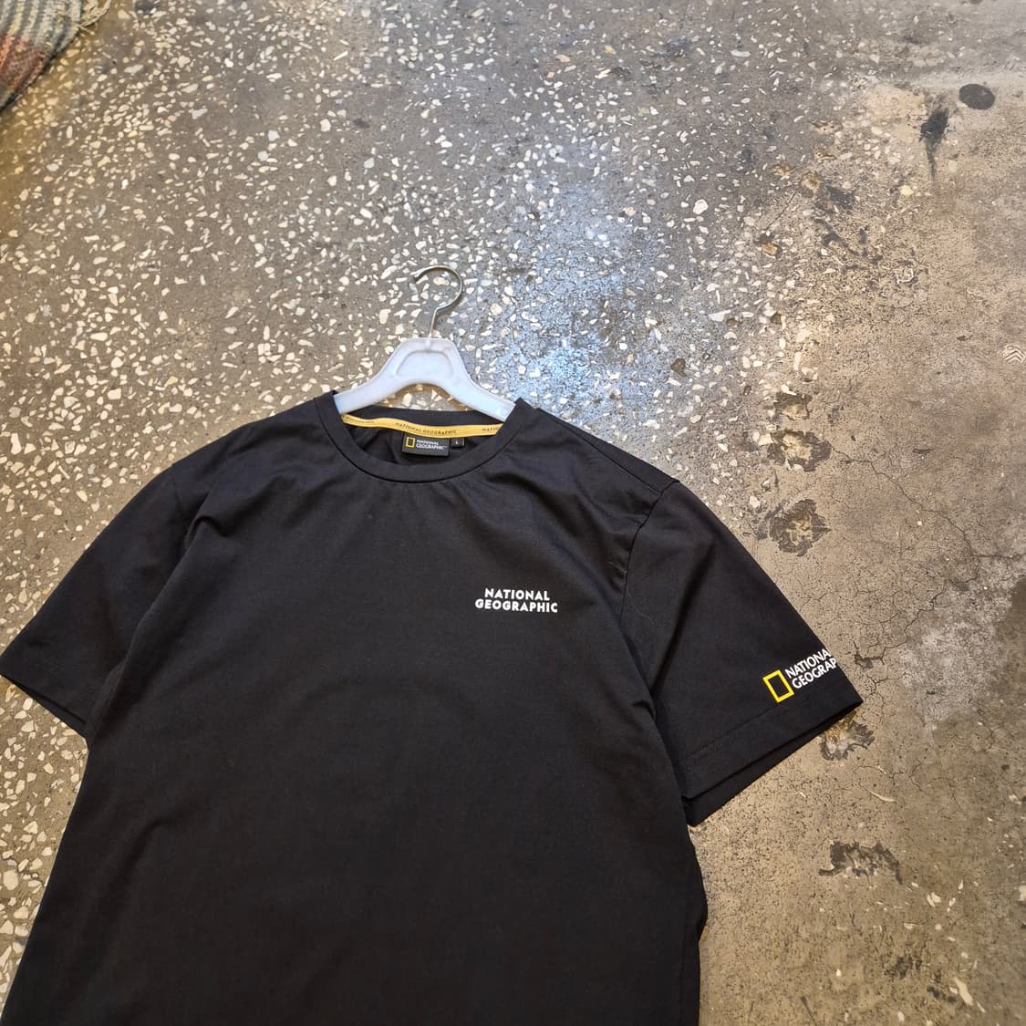 L 내셔널지오그래픽 블랙 기능성 반팔티셔츠  상품이미지6