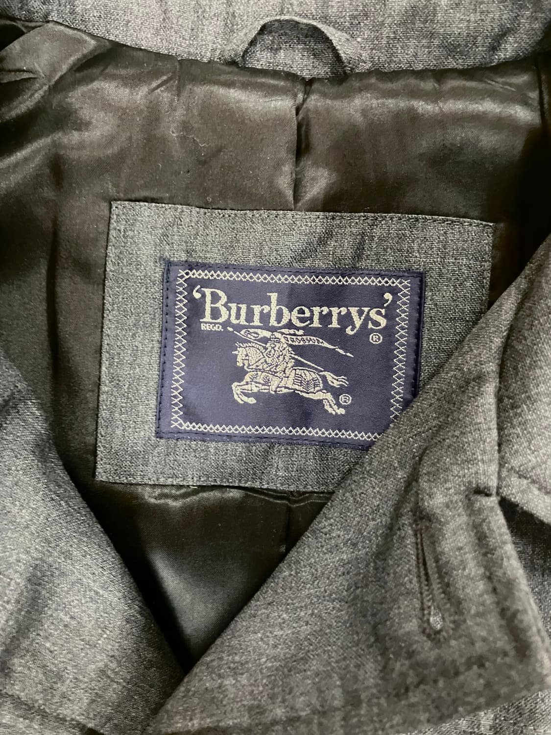 버버리 차콜 그레이 떡볶이 패딩 L 상품이미지4