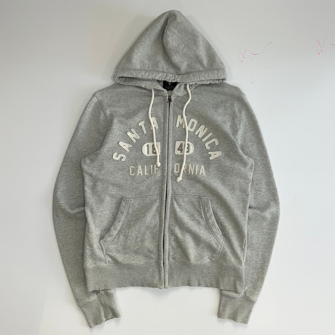 Who.A.U 후아유 스펠아웃로고 그레이 후드집업 상품이미지3