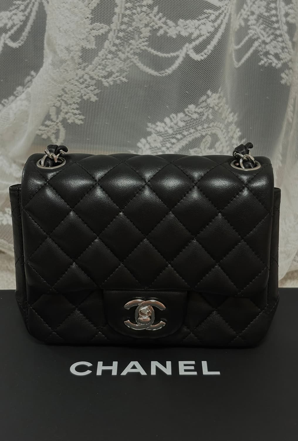 샤넬 쁘띠삭 블랙 은장 램스킨 상품이미지2