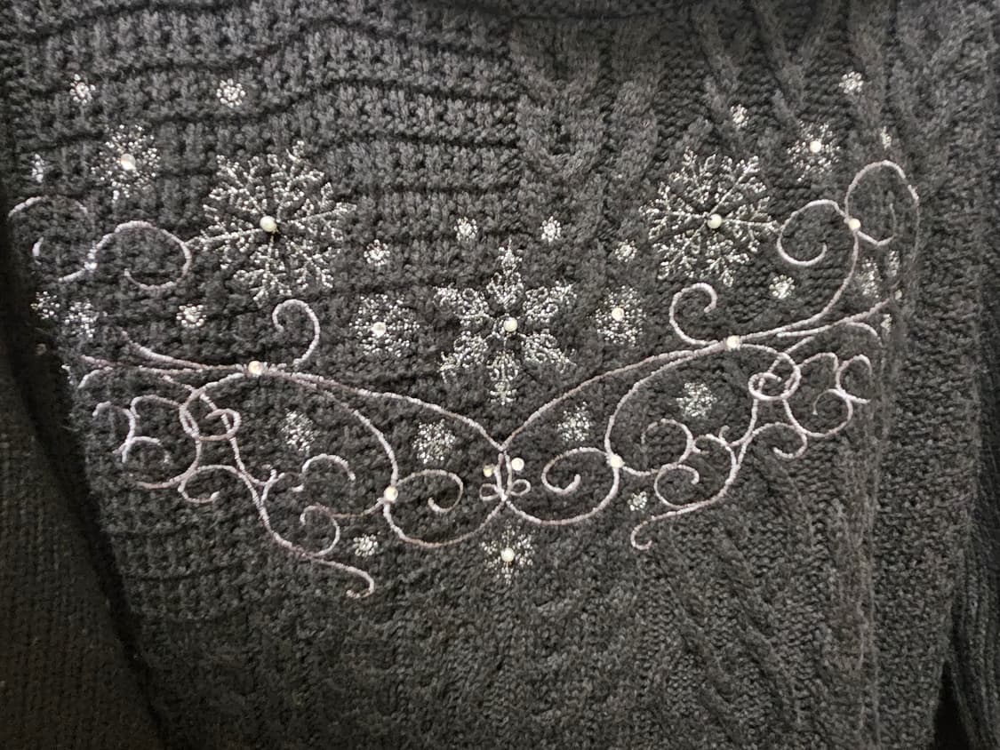 엑시즈팜 목폴라 눈꽃자수 블랙니트원피스 상품이미지4