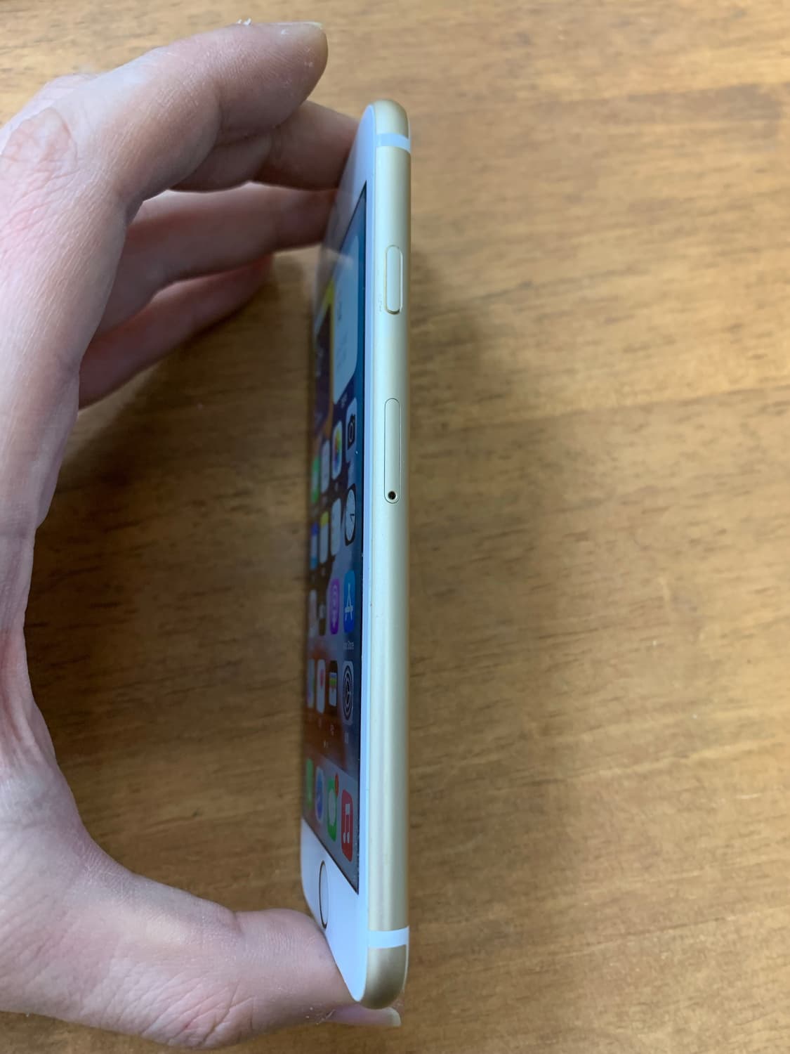 아이폰6S골드32GB 상품이미지3