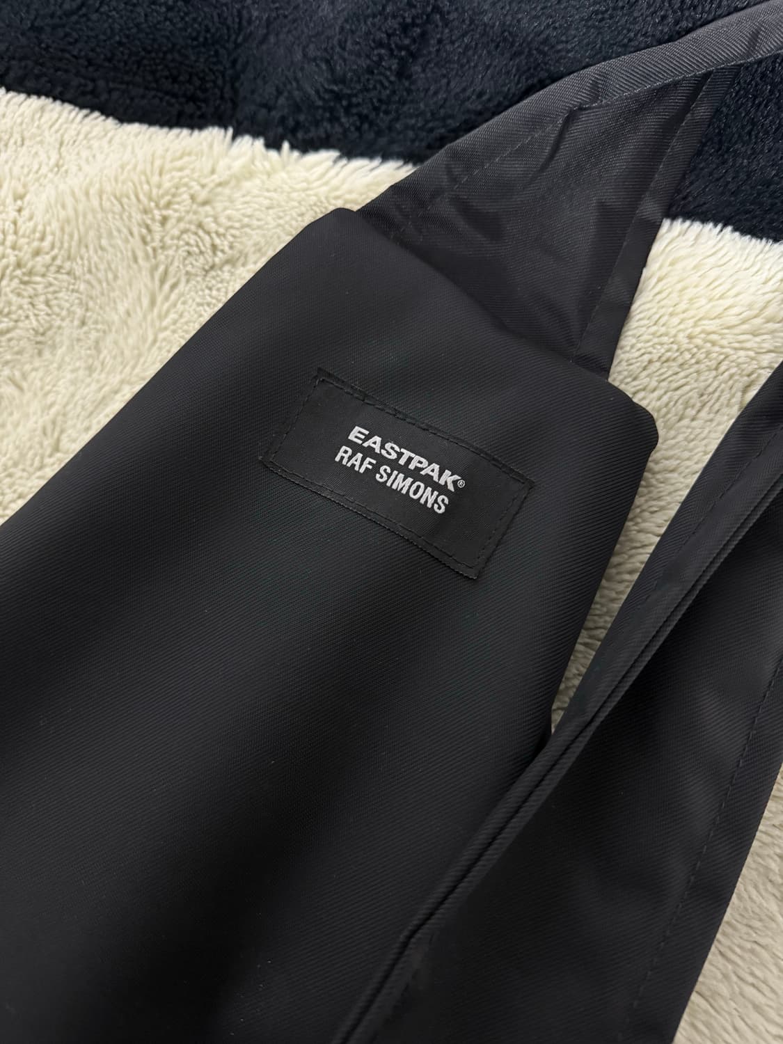 라프시몬스 이스트팩 슬링백 상품이미지2