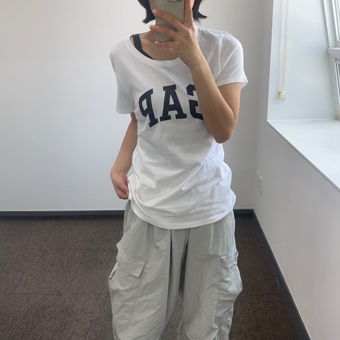 Gap 갭 블랙 로고 화이트 반팔 상품이미지2