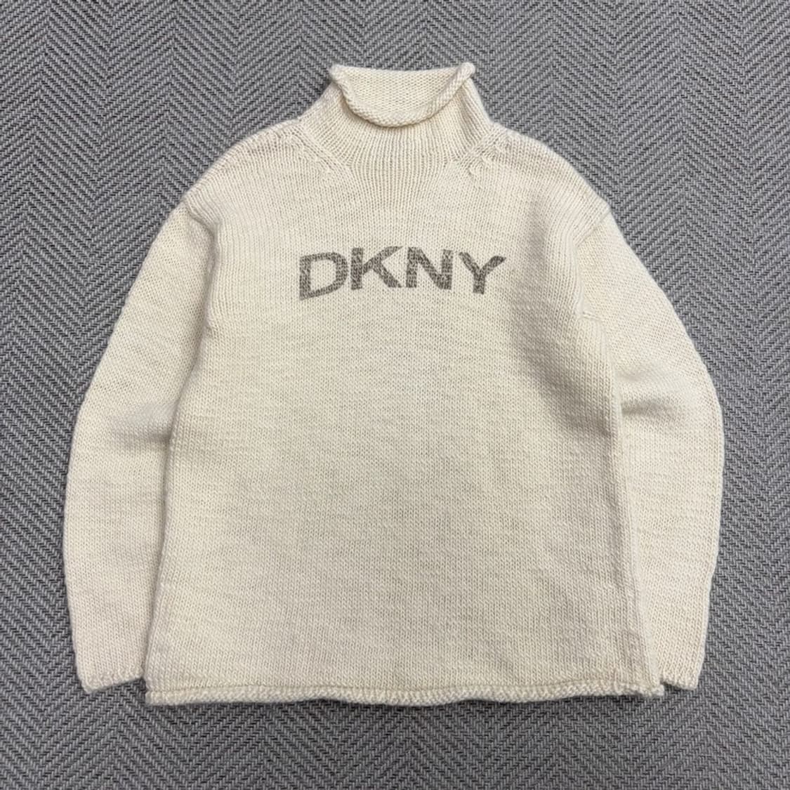 dkny 프린팅 터틀넥 니트 v4332 상품이미지1
