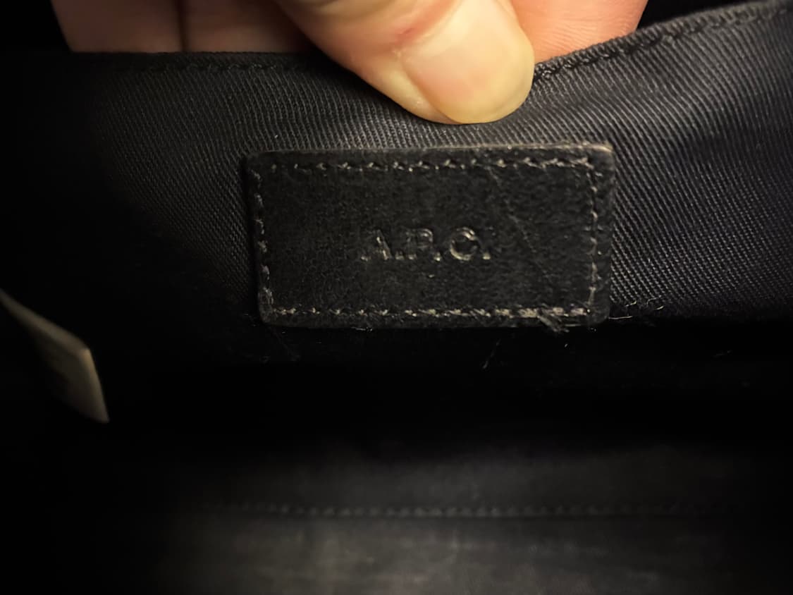 APC 아페쎄 하프문 레더 가죽 크로스백 가방 블랙 상품이미지10