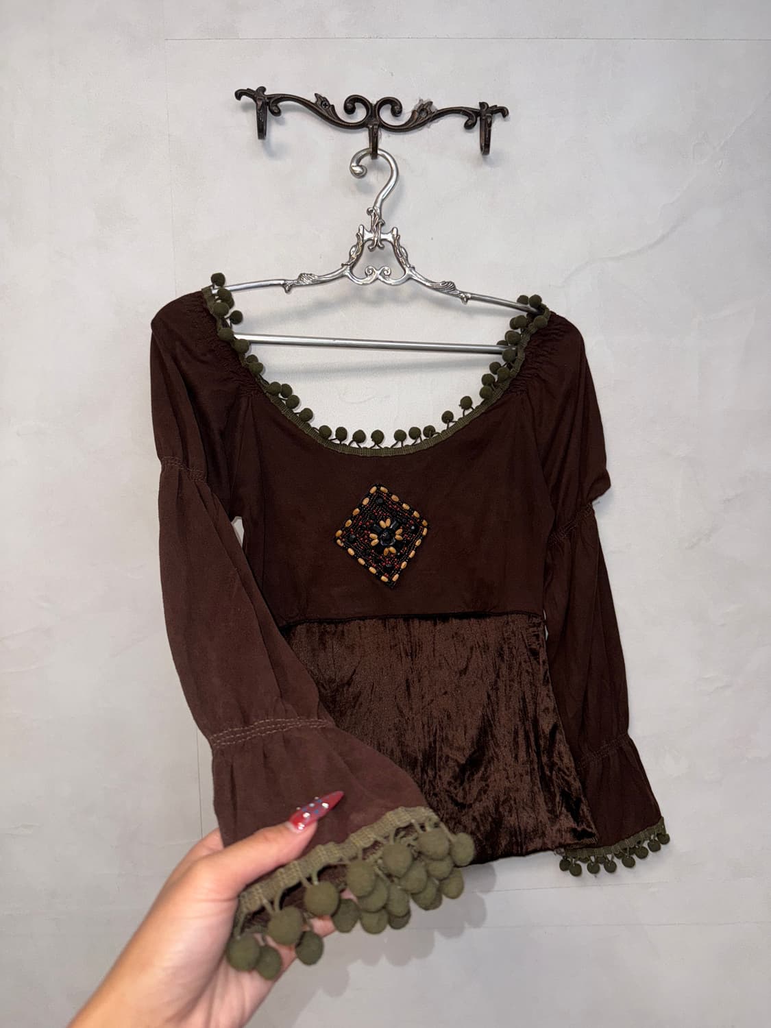 Dark brown ethnic velvet off shoulder bl 상품이미지5