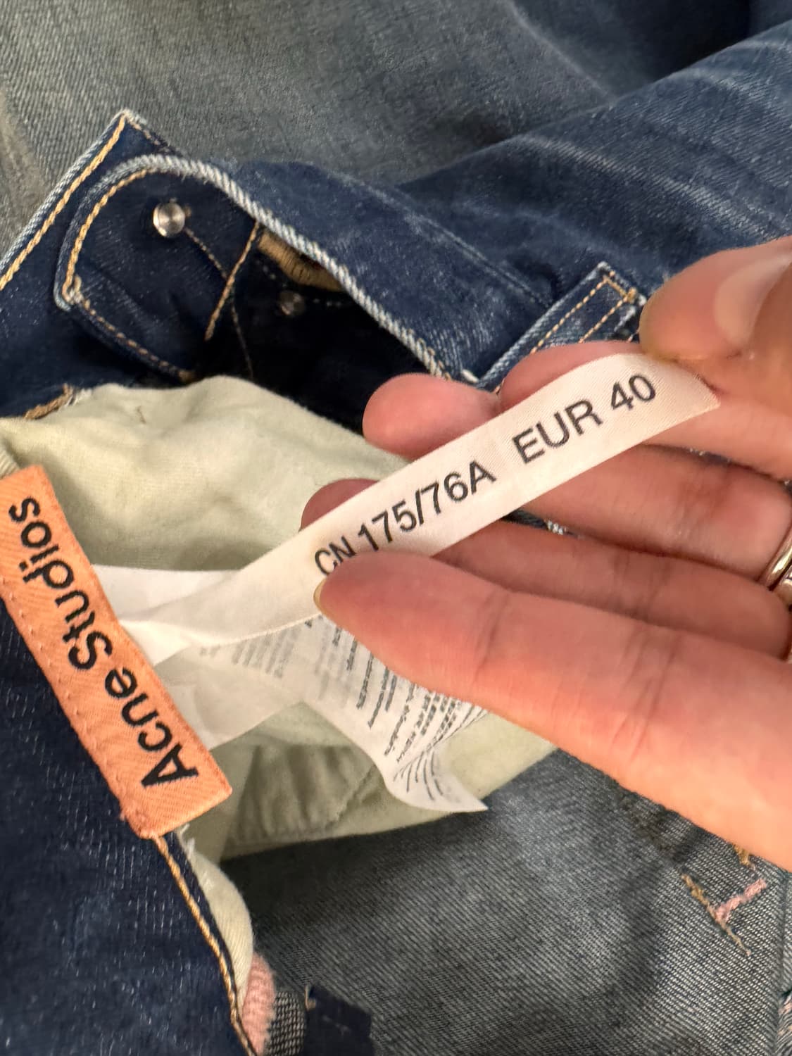 아크네 슈퍼배기진 40사이즈 팝니다 상품이미지3