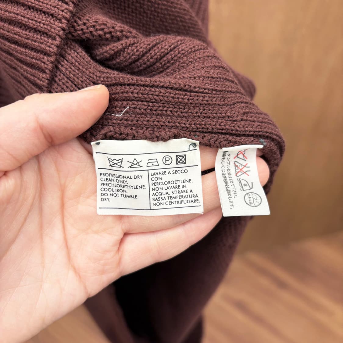 살바토레 페라가모 카라넥 코튼 긴팔 니트 하프 집업 디테일 다크 버건디 상품이미지8