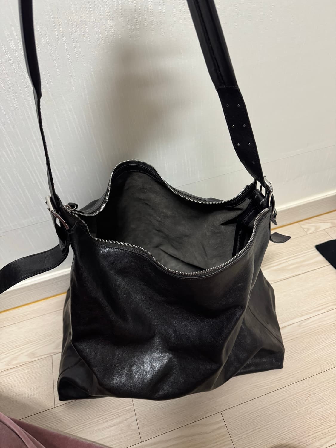 르메르 벨티드 호보백 다크 초콜릿 상품이미지1