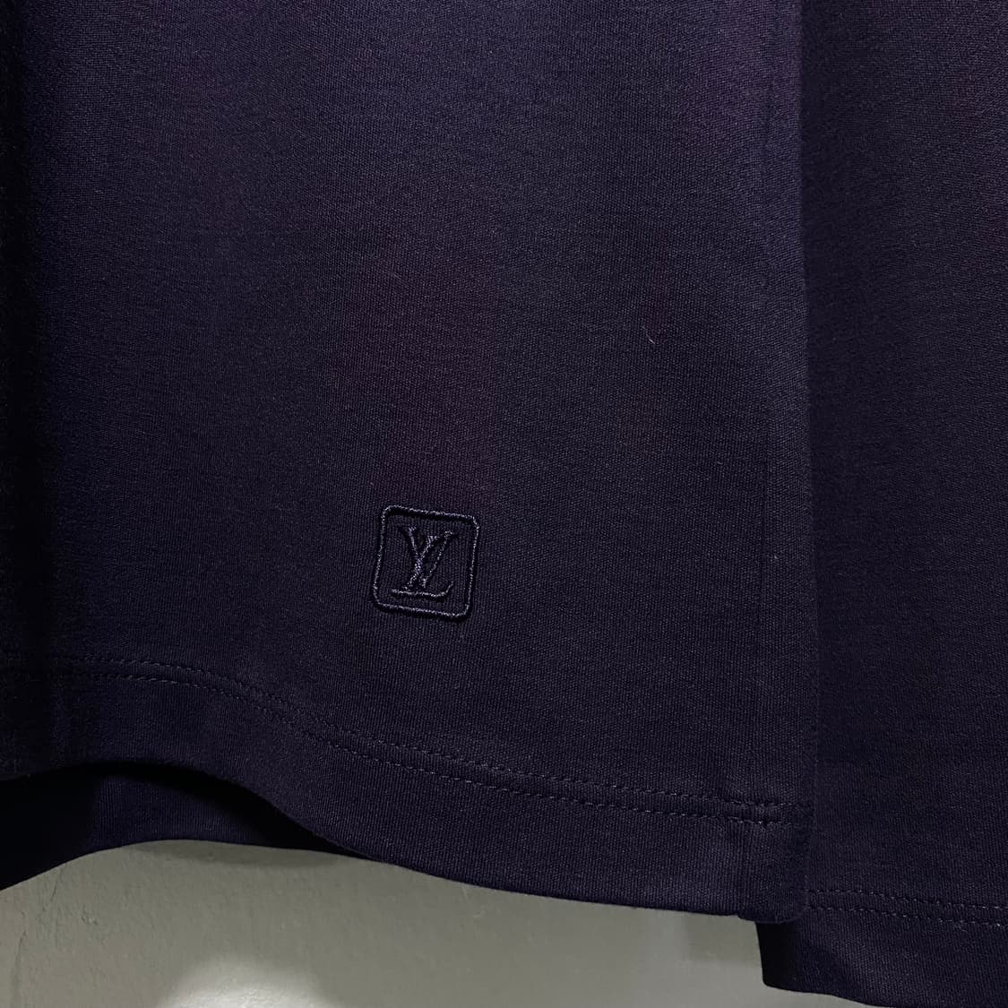 루이비통 자수로고 긴팔 티셔츠 상품이미지4