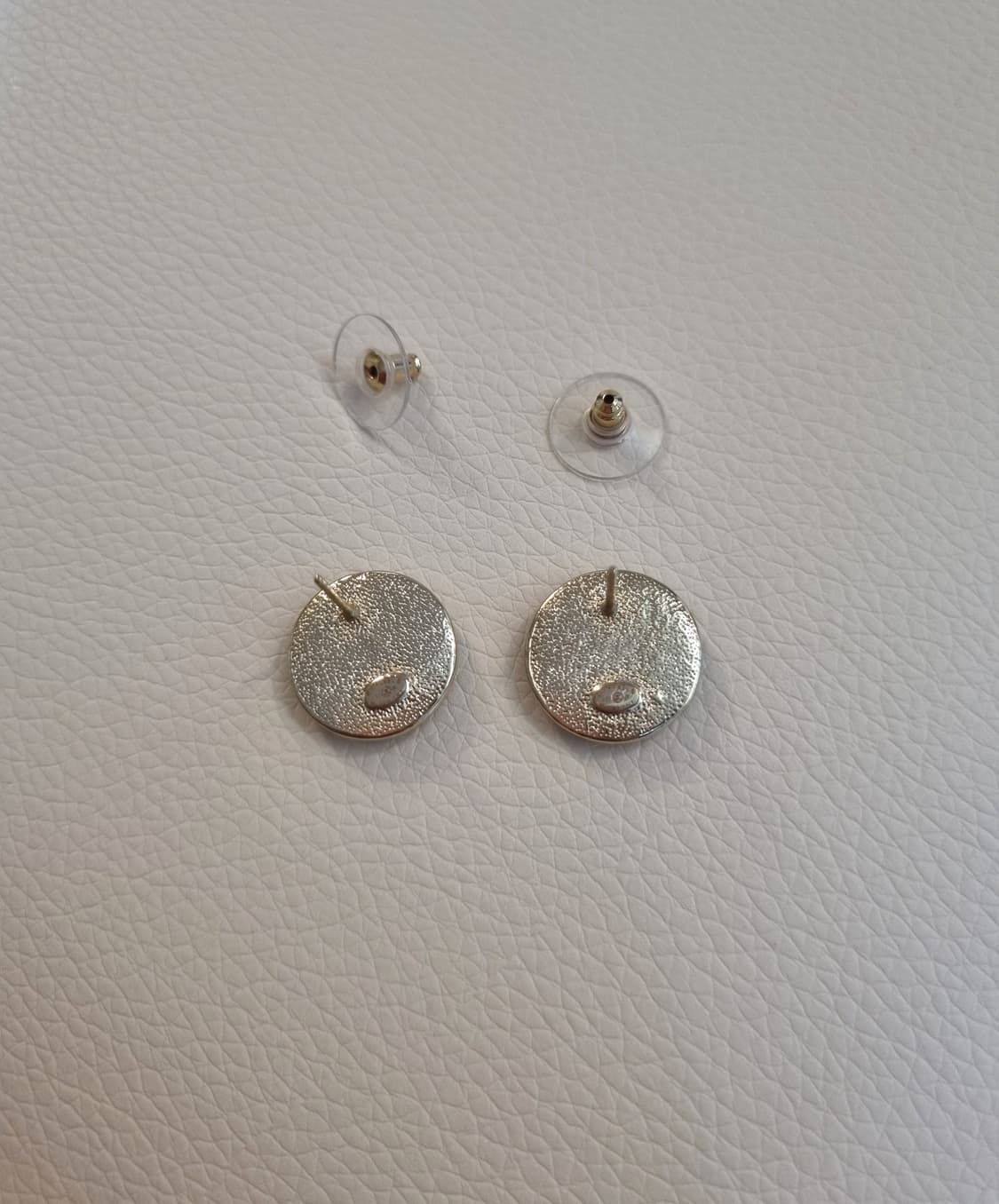 샤넬 블랙스톤 보석장식 CC 단추 귀걸이  업사이클링 상품이미지7