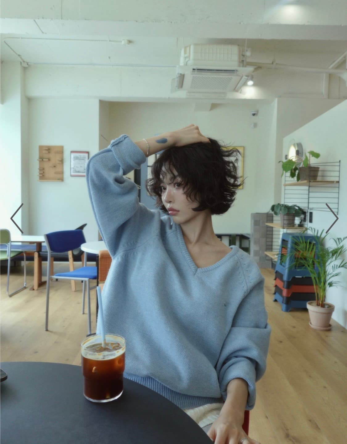 페일제이드 스카이블루 울 오버핏 브이넥 니트 하늘색 상품이미지6