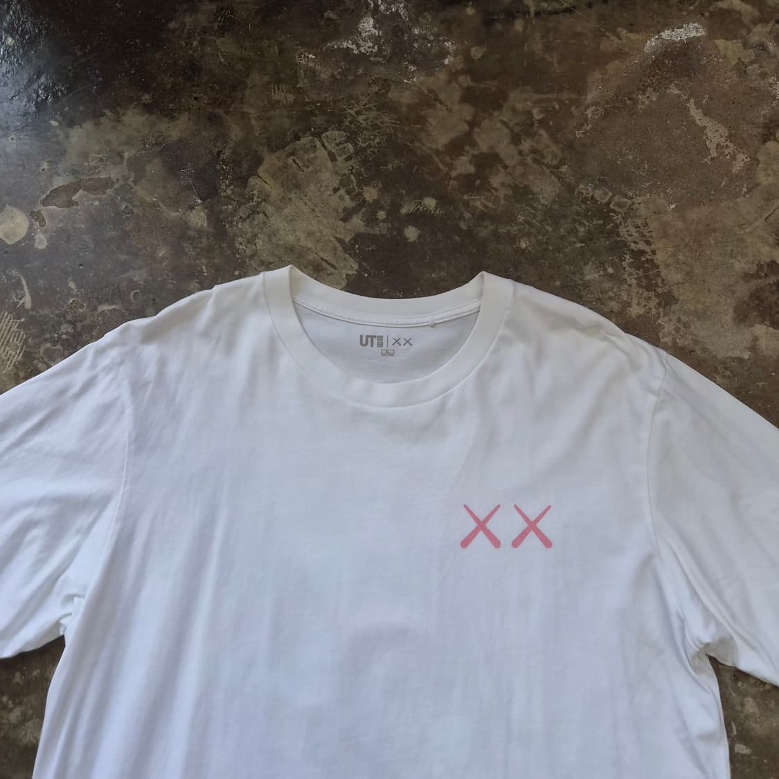 XL) 유니클로 X 카우스 콜라보 반팔티 반팔 티셔츠 상품이미지3